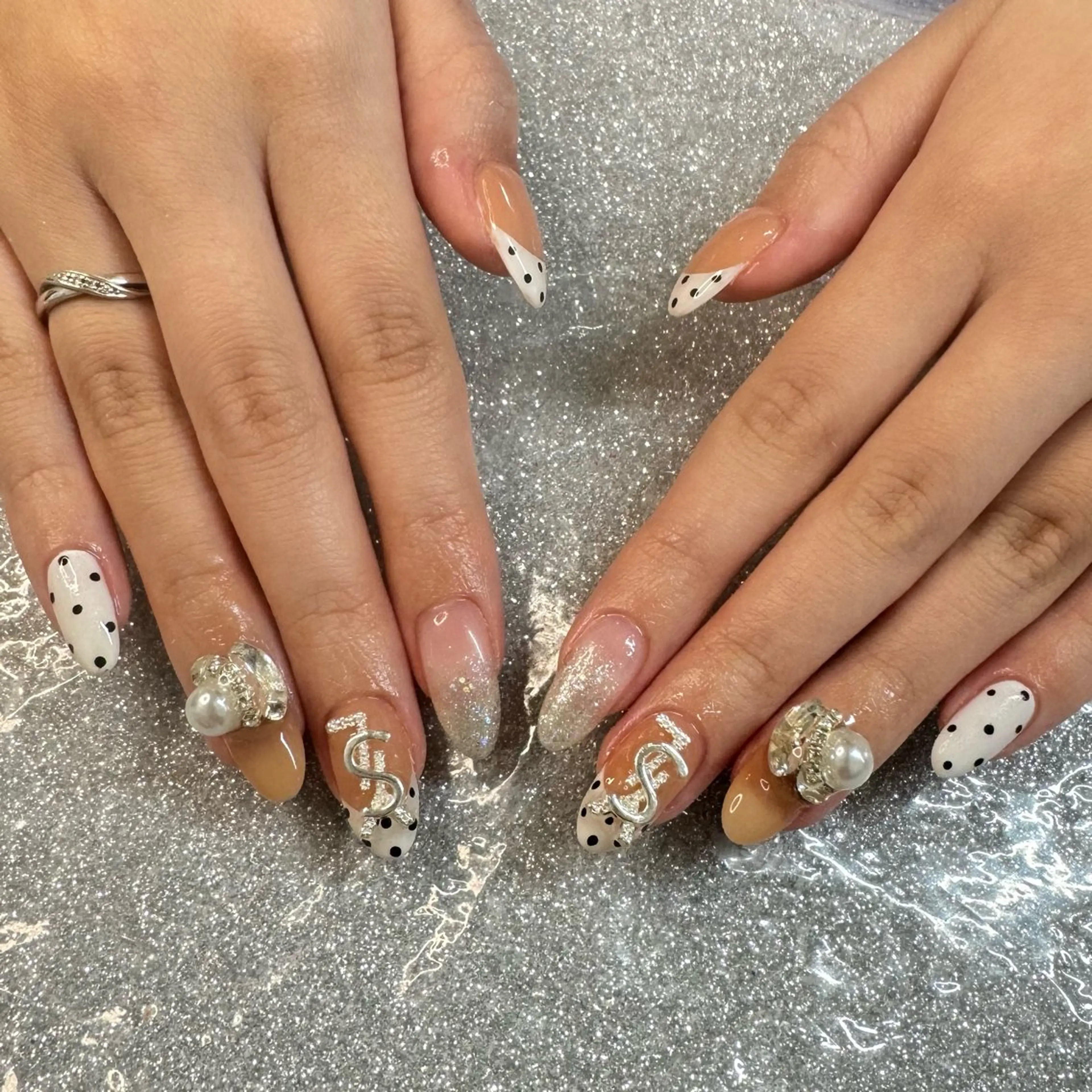 ネイル ハンドネイル VIERU 🌈🎀💖のネイルデザイン