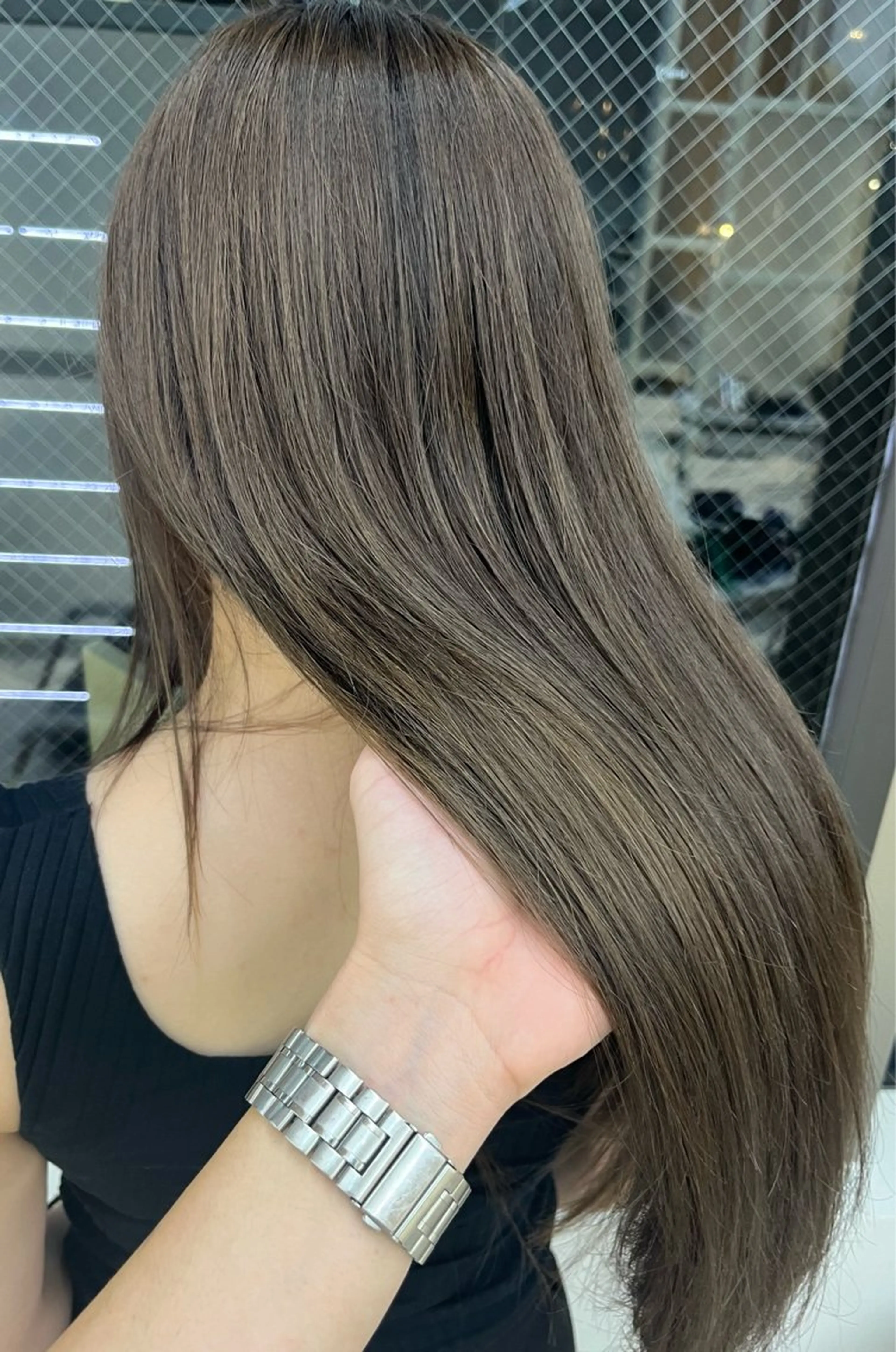 ロング カラー 似合わせレイヤー 透明感カラーのヘアスタイル