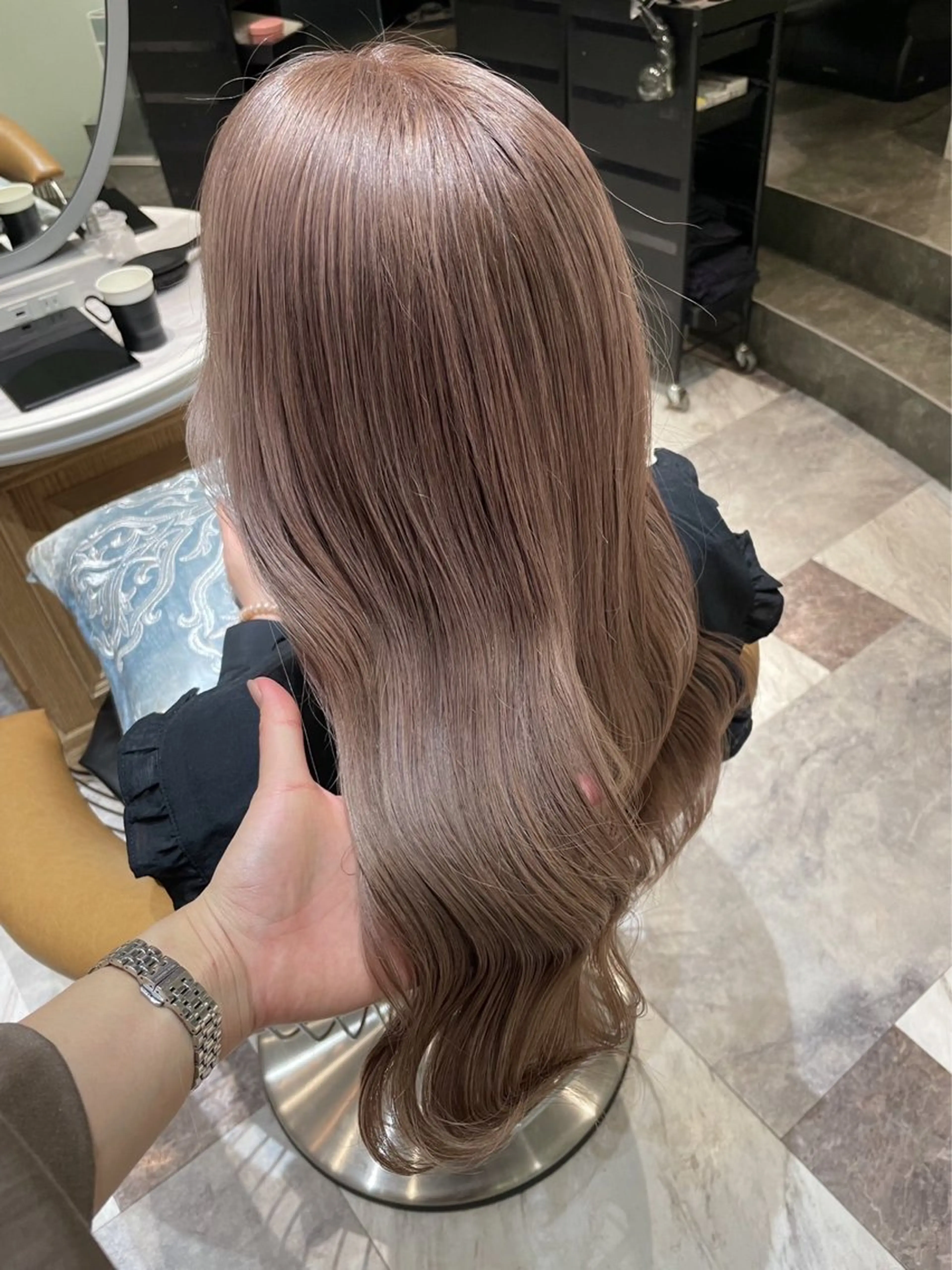 セミロング 服部大地/ブリーチ 無しWカラー髪質改善のヘアスタイル