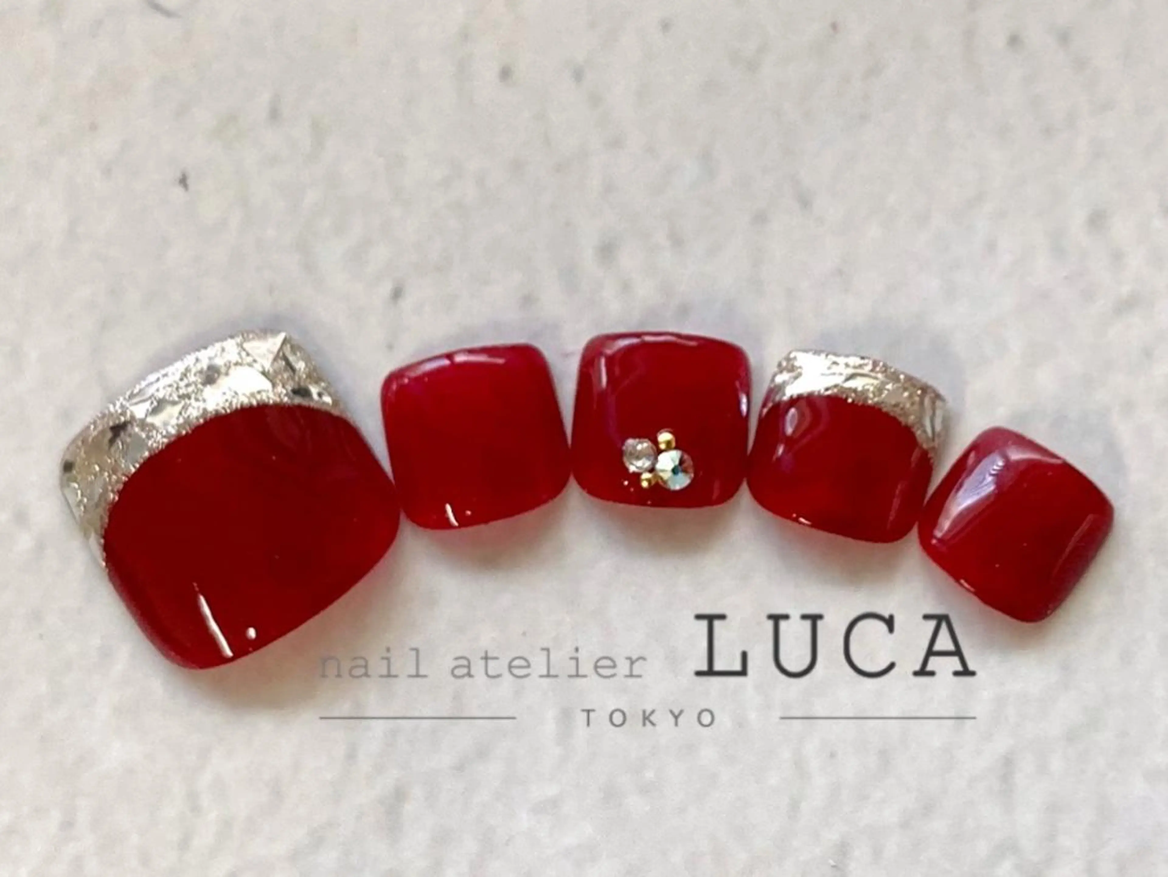 ネイル アートネイル オーロラネイル クリアネイル 長さ出し フットネイル フットネイル ネイルアトリエルカ スタッフのネイルデザイン