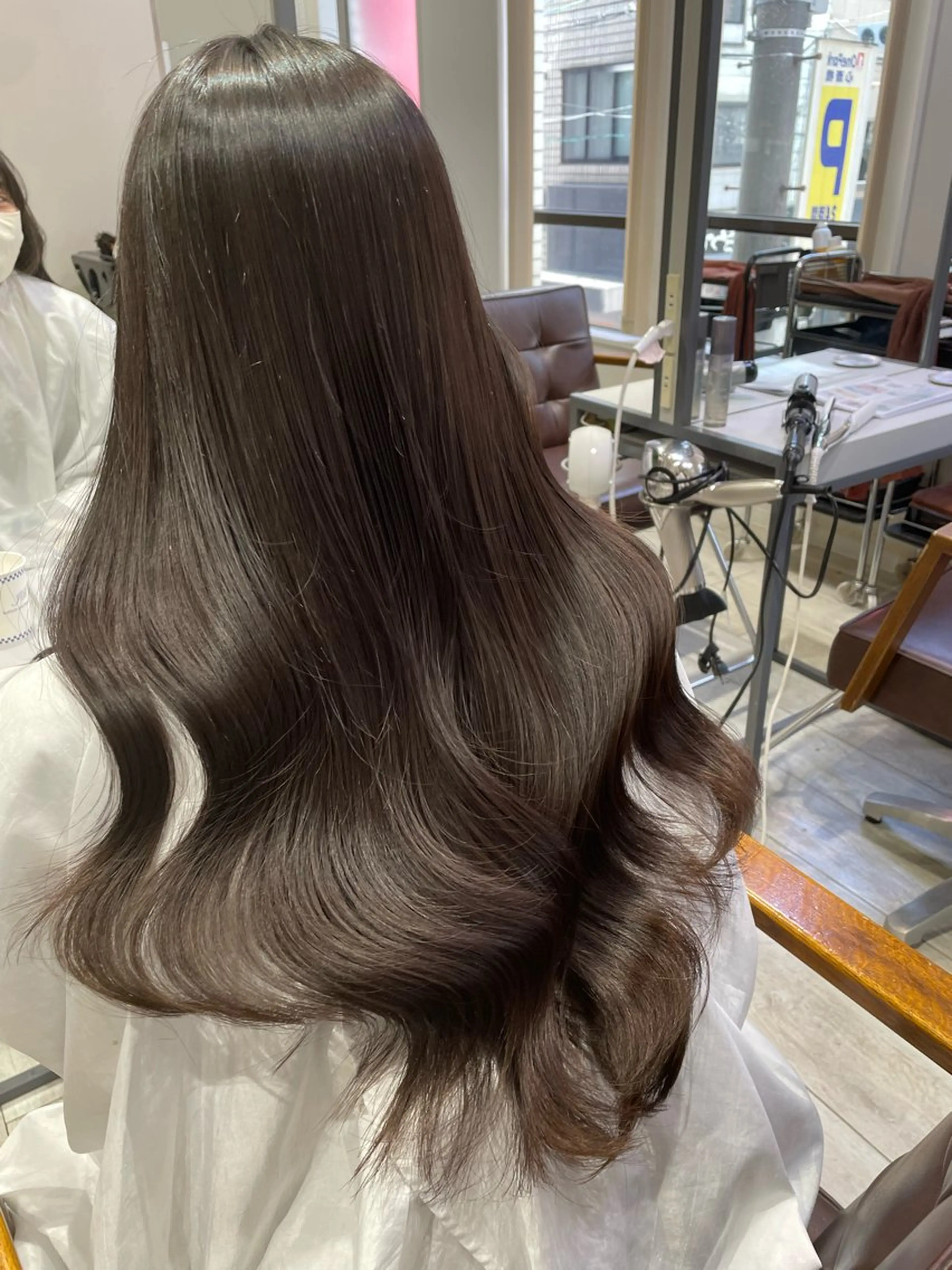 ロング カラー グレージュ オリーブグレージュ オリーブグレー ハイトーン/心斎橋 🌙イツキのヘアスタイル