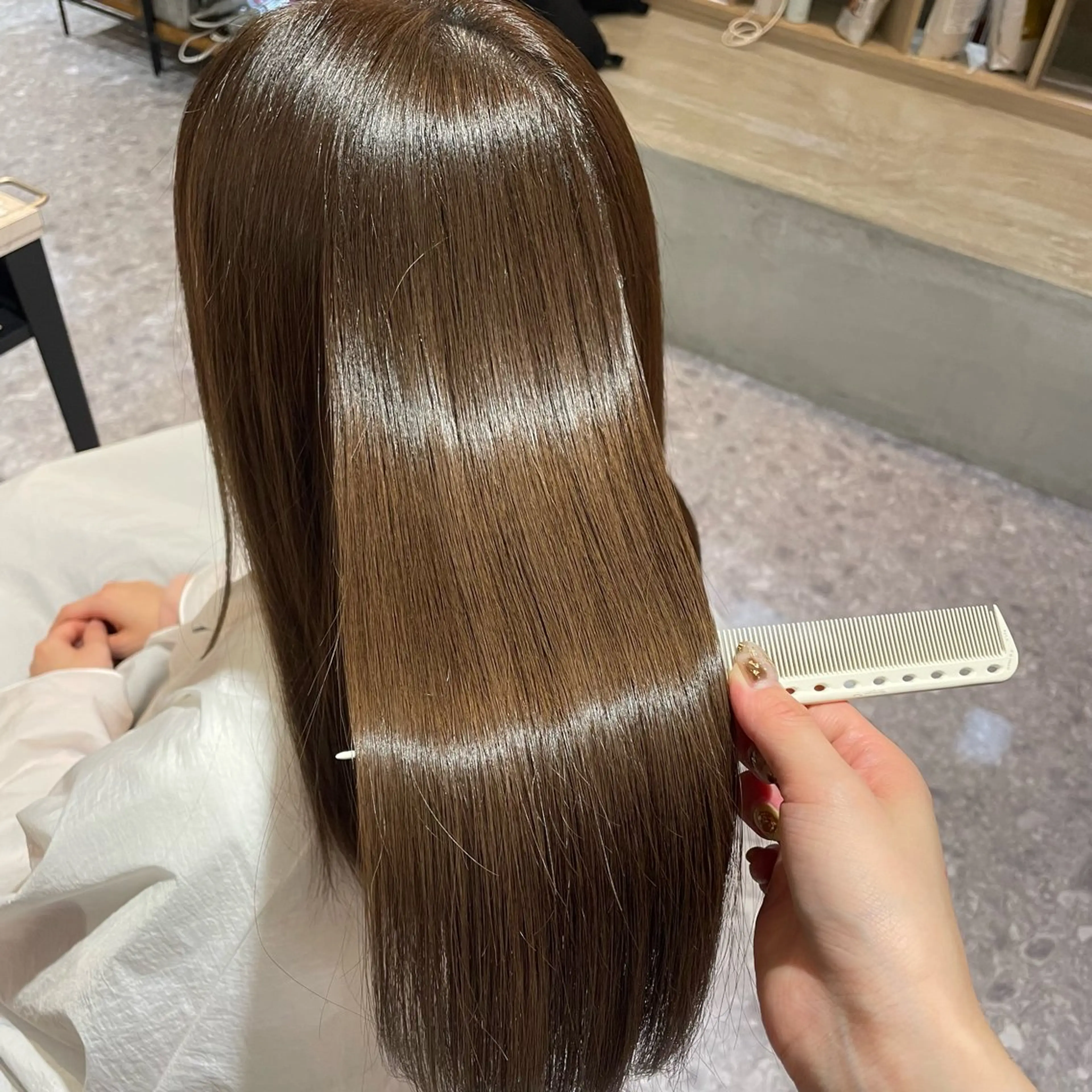 セミロング トリートメント 岡本 彩香のヘアスタイル