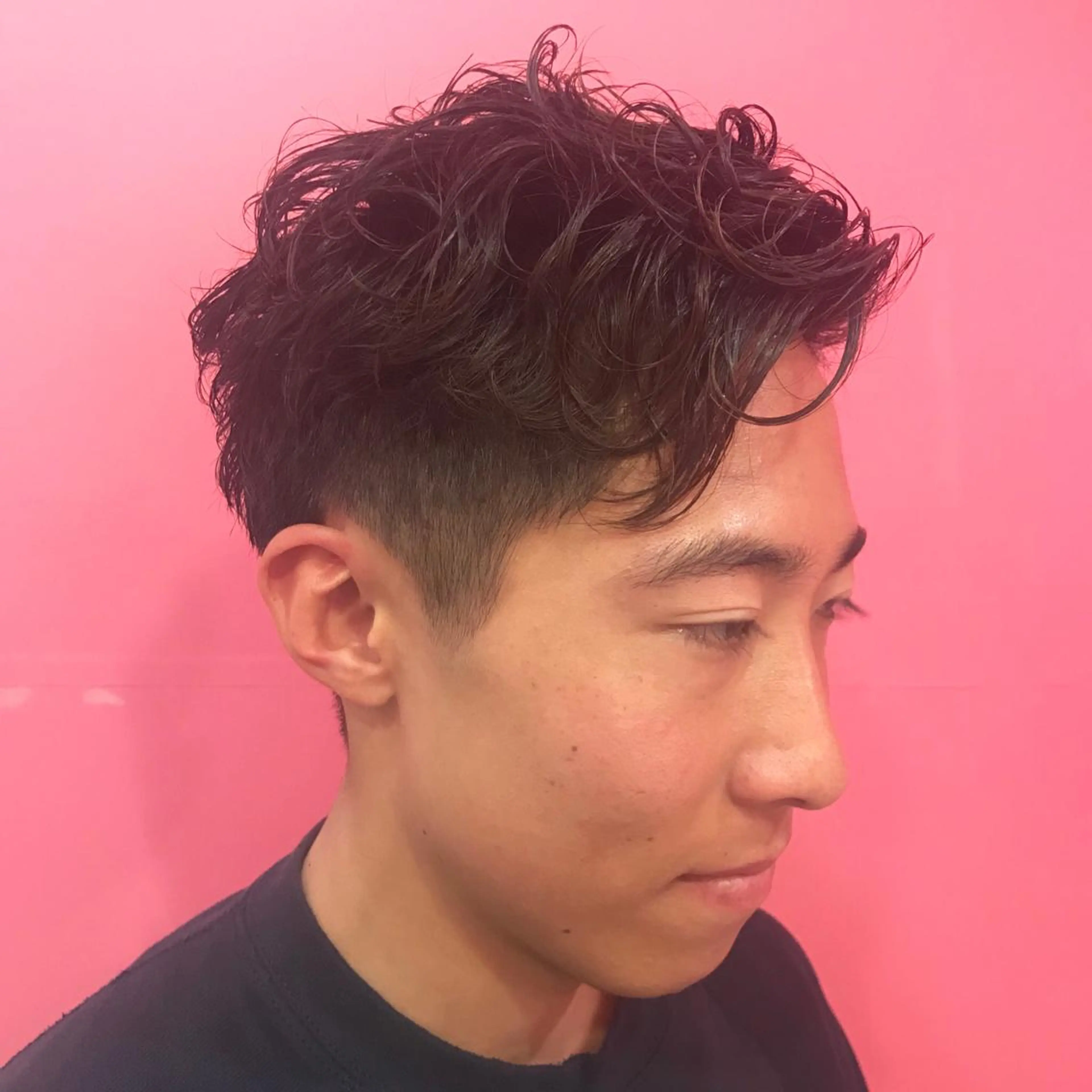 ショート パーマ メンズ かきあげバング カット Vir by browのヘアスタイル