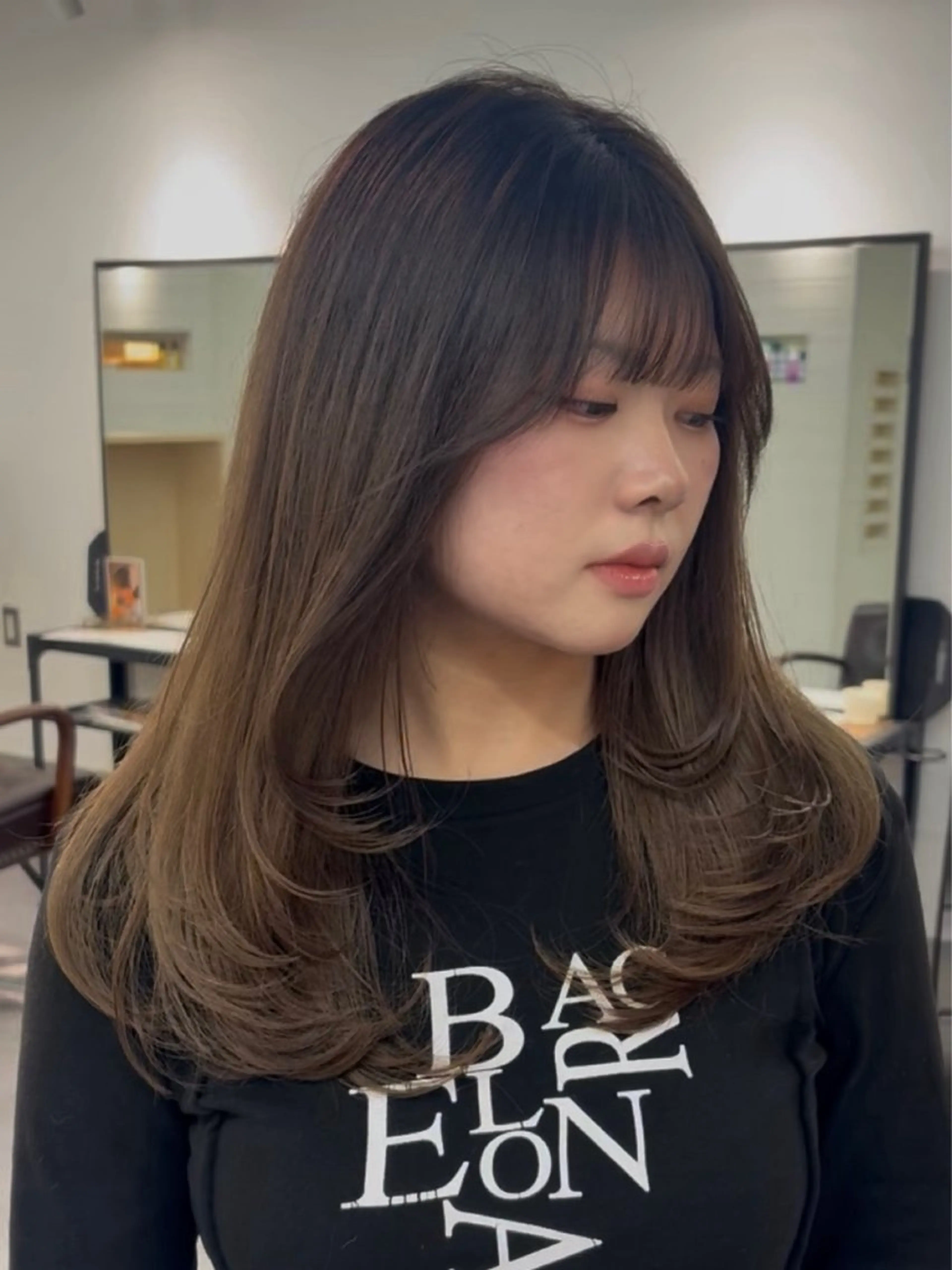 ミディアム レイヤーカット macheriebyhase所属・藤井 心音のヘアスタイル