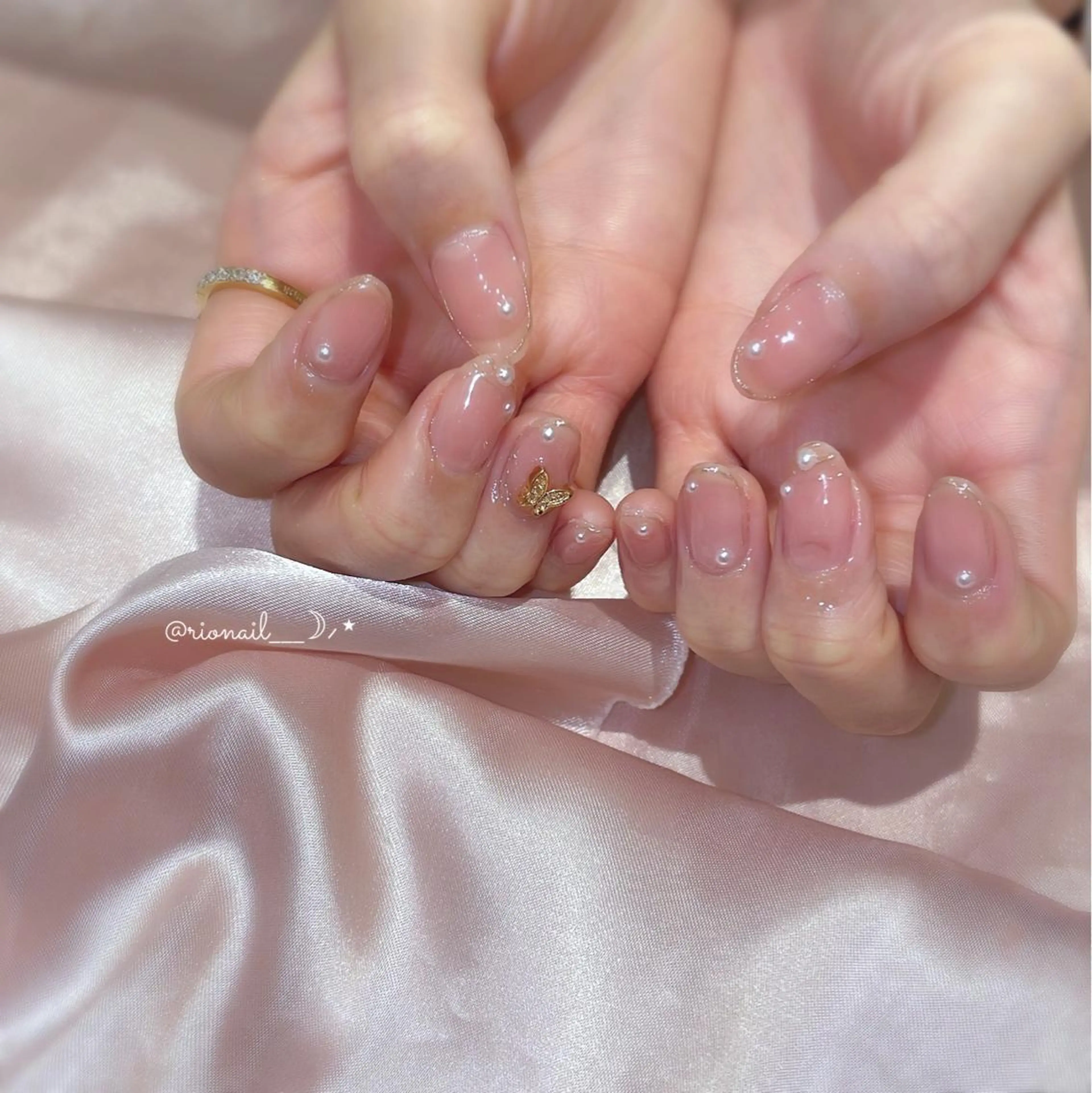 ネイル アートネイル 𝘙𝘪𝘰𝘯𝘢 ...🕯🤍のネイルデザイン