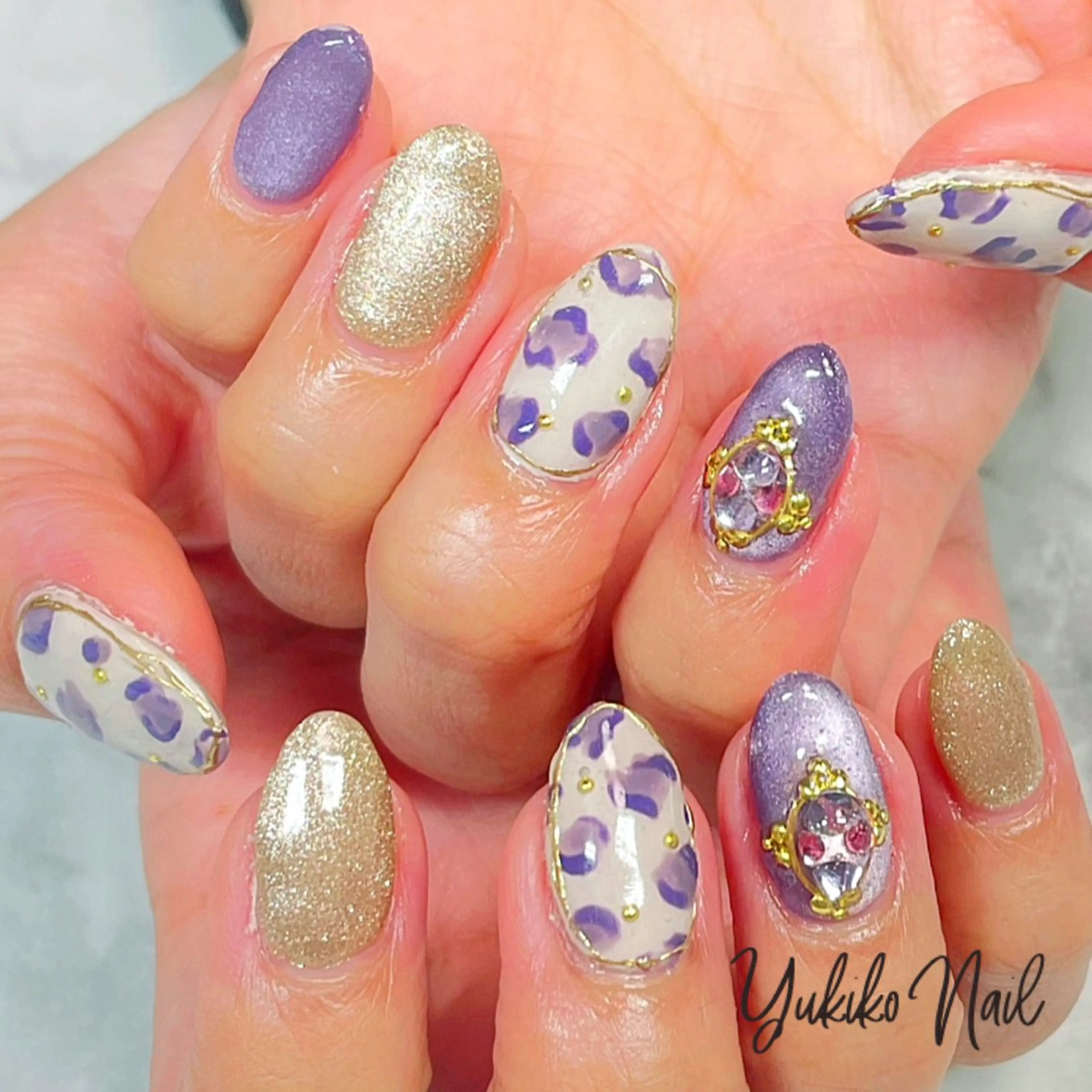 ネイル アニマル柄 ゴールド キラキラネイル マグネットネイル 持ち込み ハンドネイル ユキコ ネイルのネイルデザイン