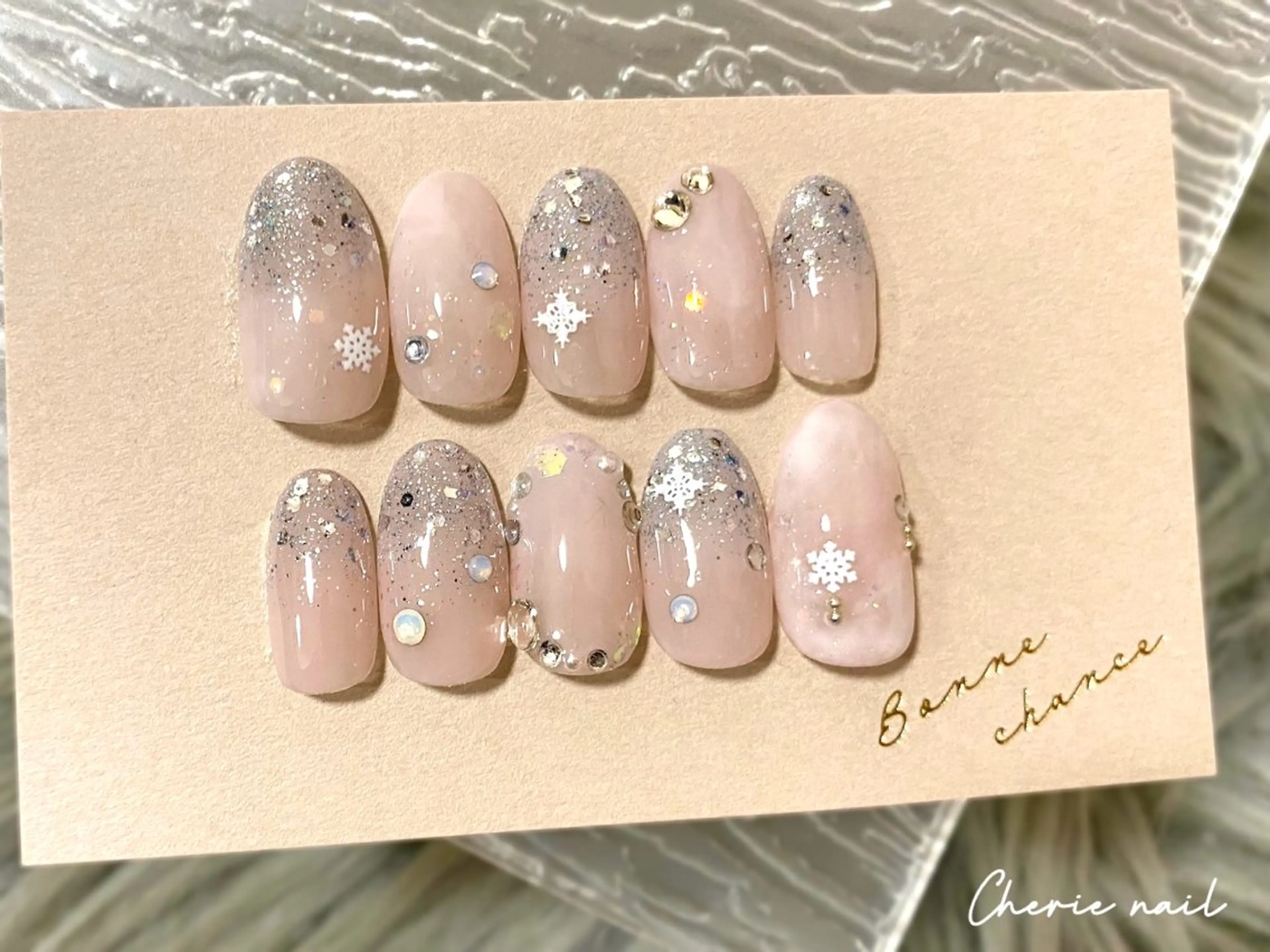 ネイル ジェルネイル ラメ(グリッター) ピンク シルバー 冬ネイル ハンドネイル Cherienail yunaのネイルデザイン