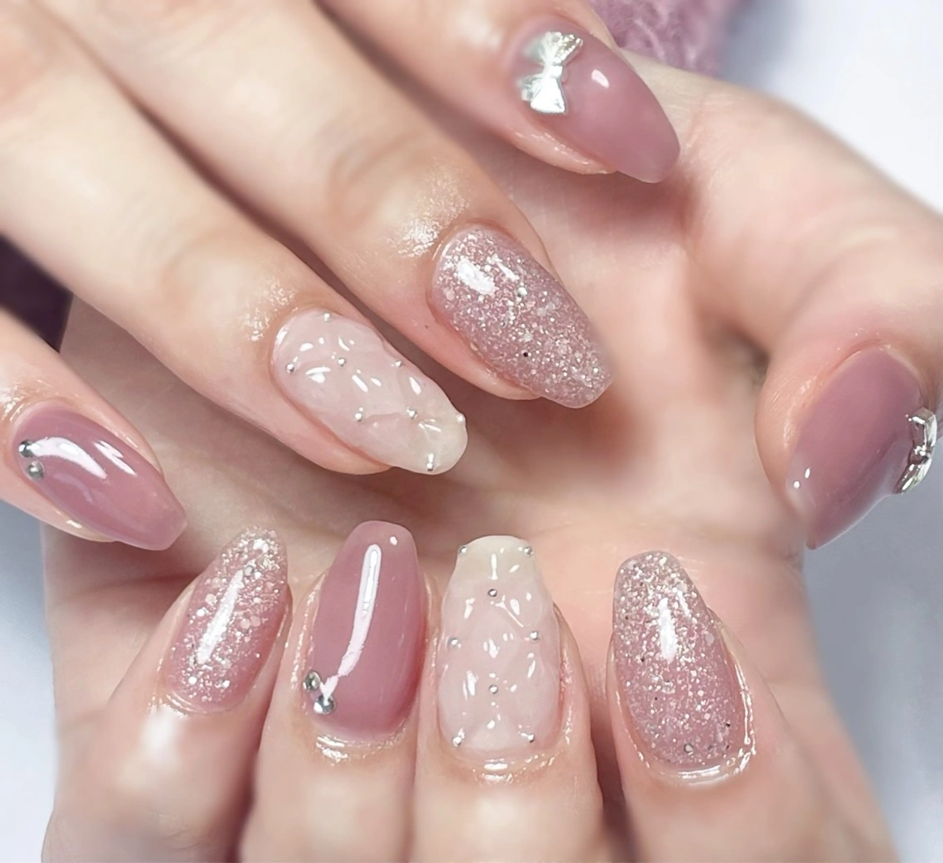 ネイル キラキラネイル ピンク リボン ワンホンネイル ハンドネイル Chicchi 加茂宮駅徒歩3分のネイルデザイン