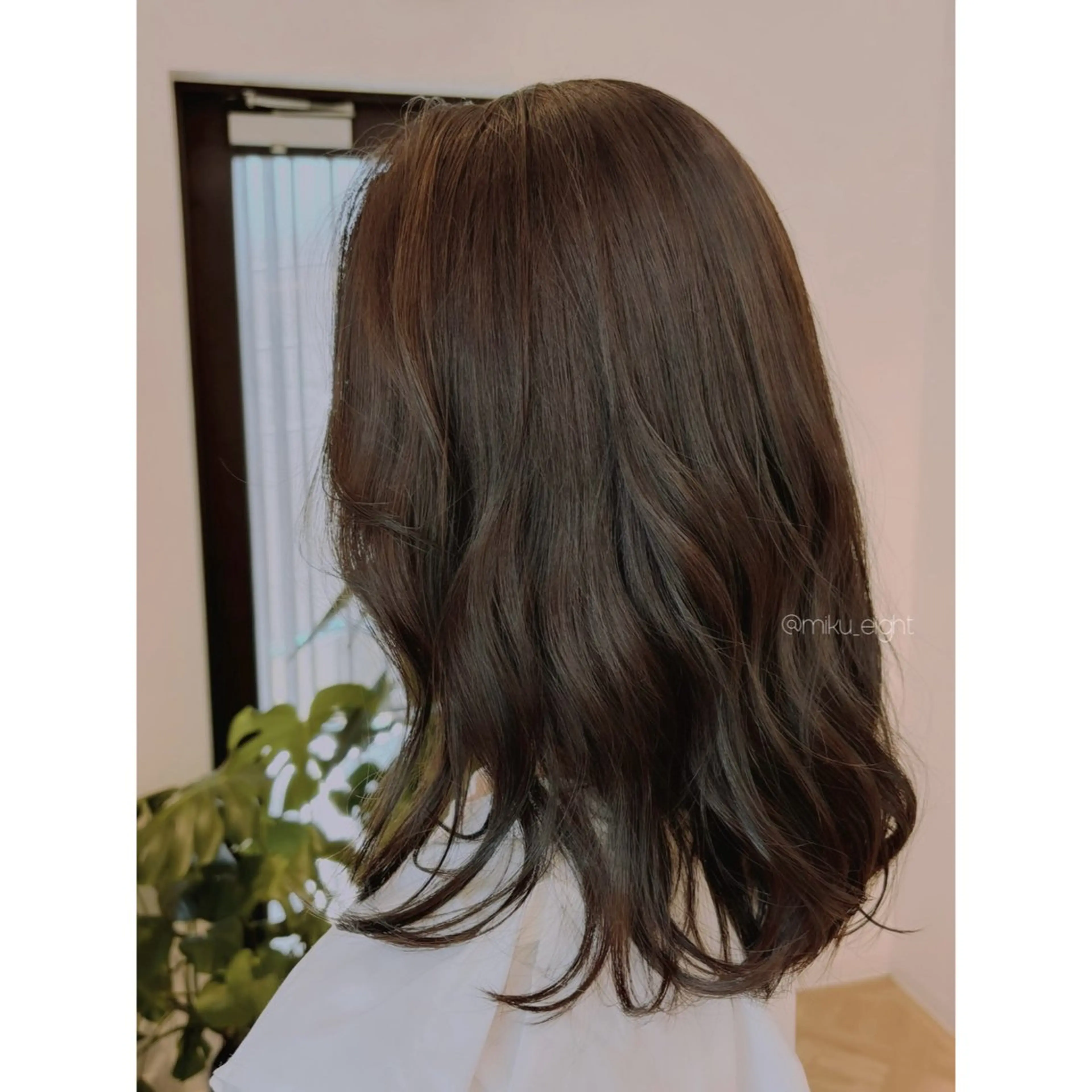 セミロング ハイライト miku☁️レイヤー まろやかカラー 名駅のヘアスタイル