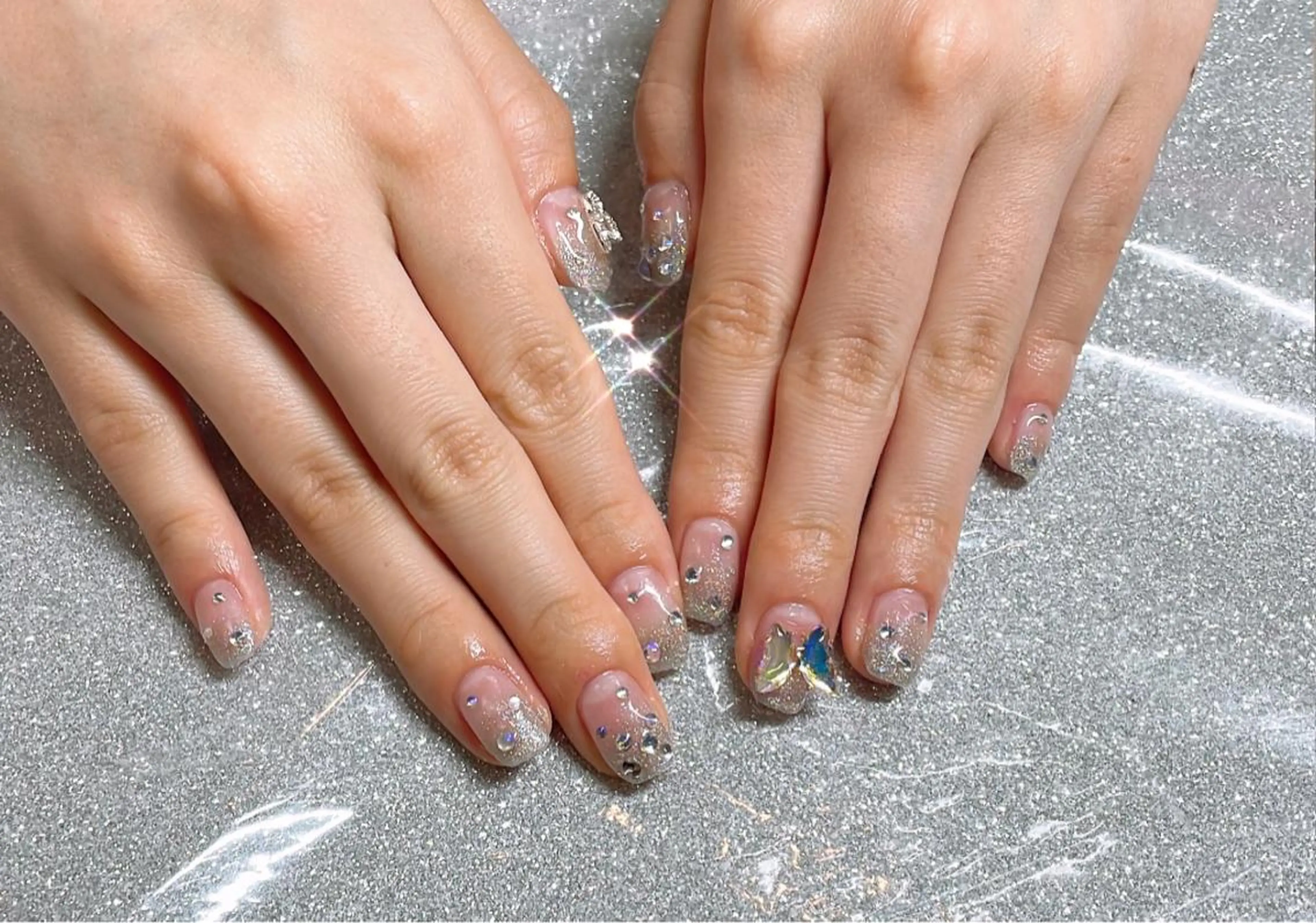 ネイル ハンドネイル VIERU 🌈🎀💖のネイルデザイン