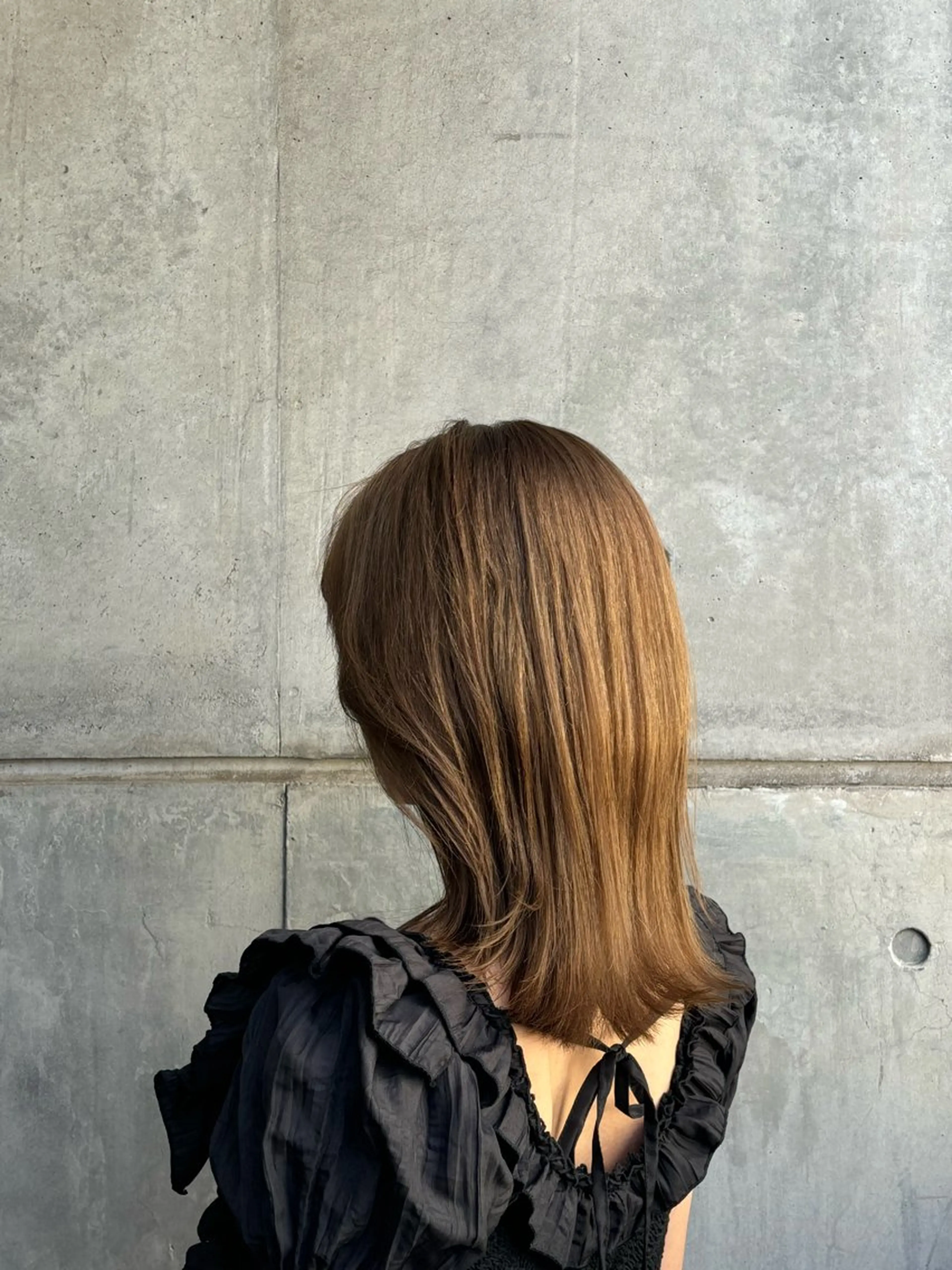 ミディアム カット 縮毛矯正 新宿髪質改善レイヤー カット内田智大のヘアスタイル