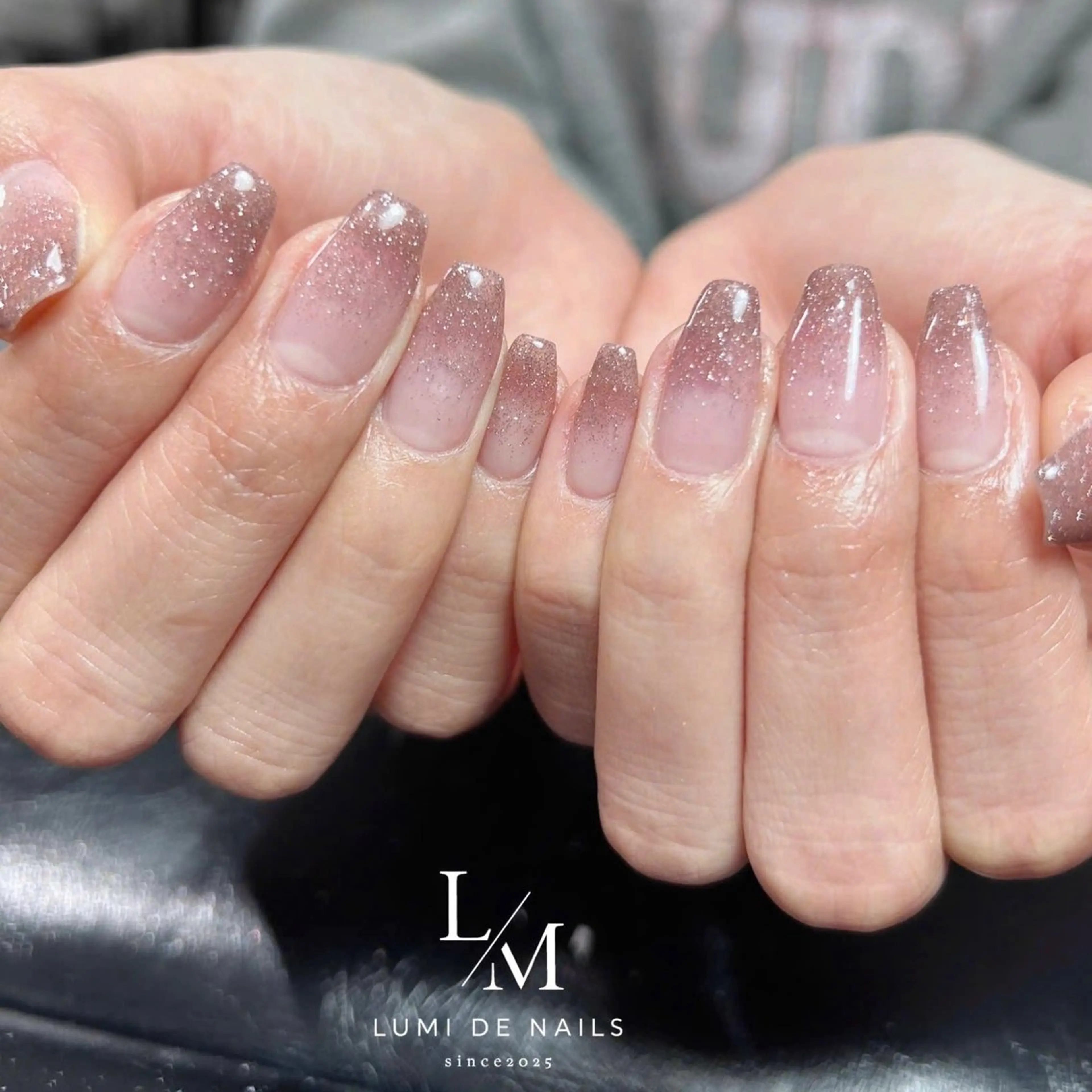 ネイル グラデーション ラメ(グリッター) マグネットネイル ミラーネイル ニュアンスネイル ハンドネイル Lumi de nails所属・Lumi de nailsのネイルデザイン