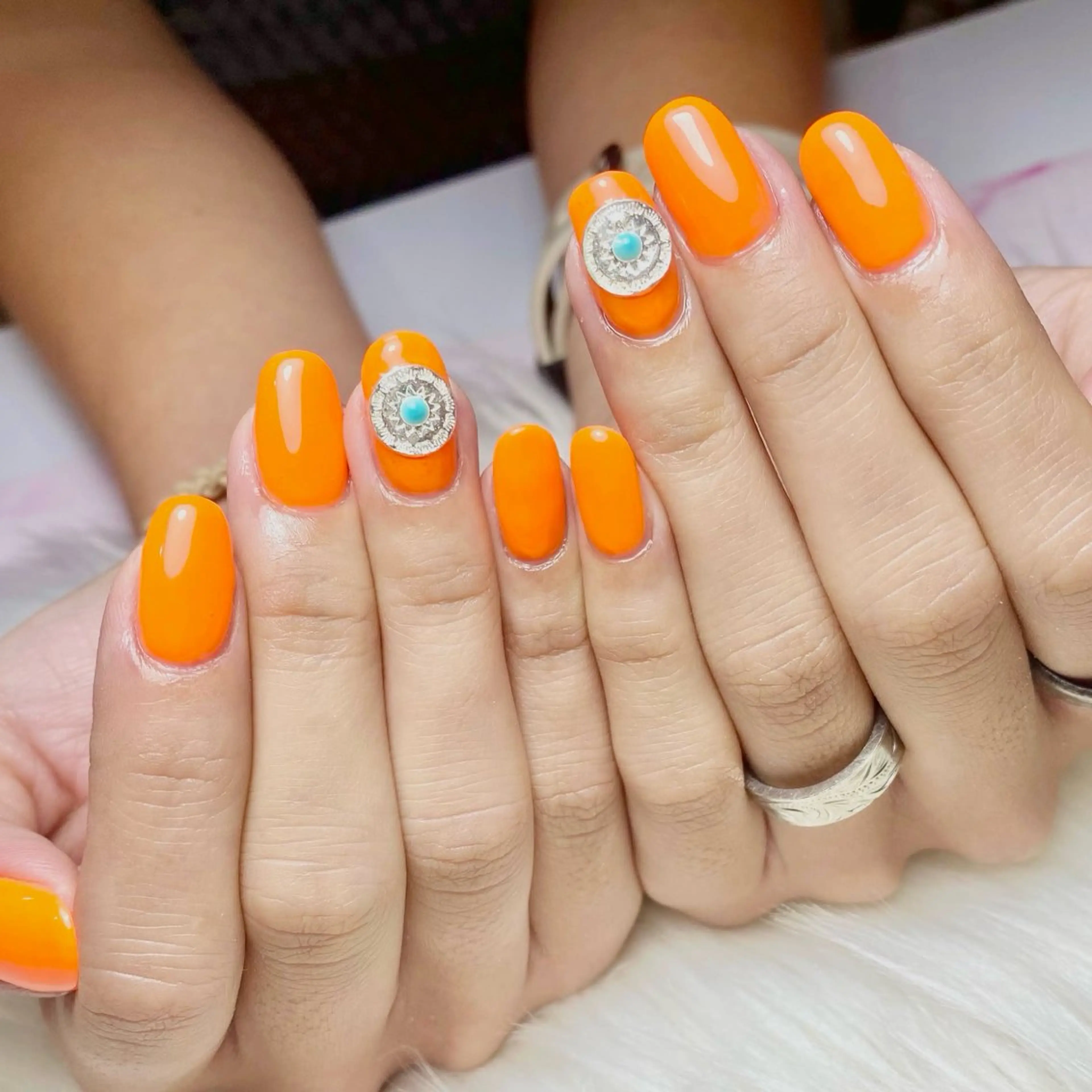 ネイル ストーンネイル Roi〈ロワ〉 Reikaのネイルデザイン