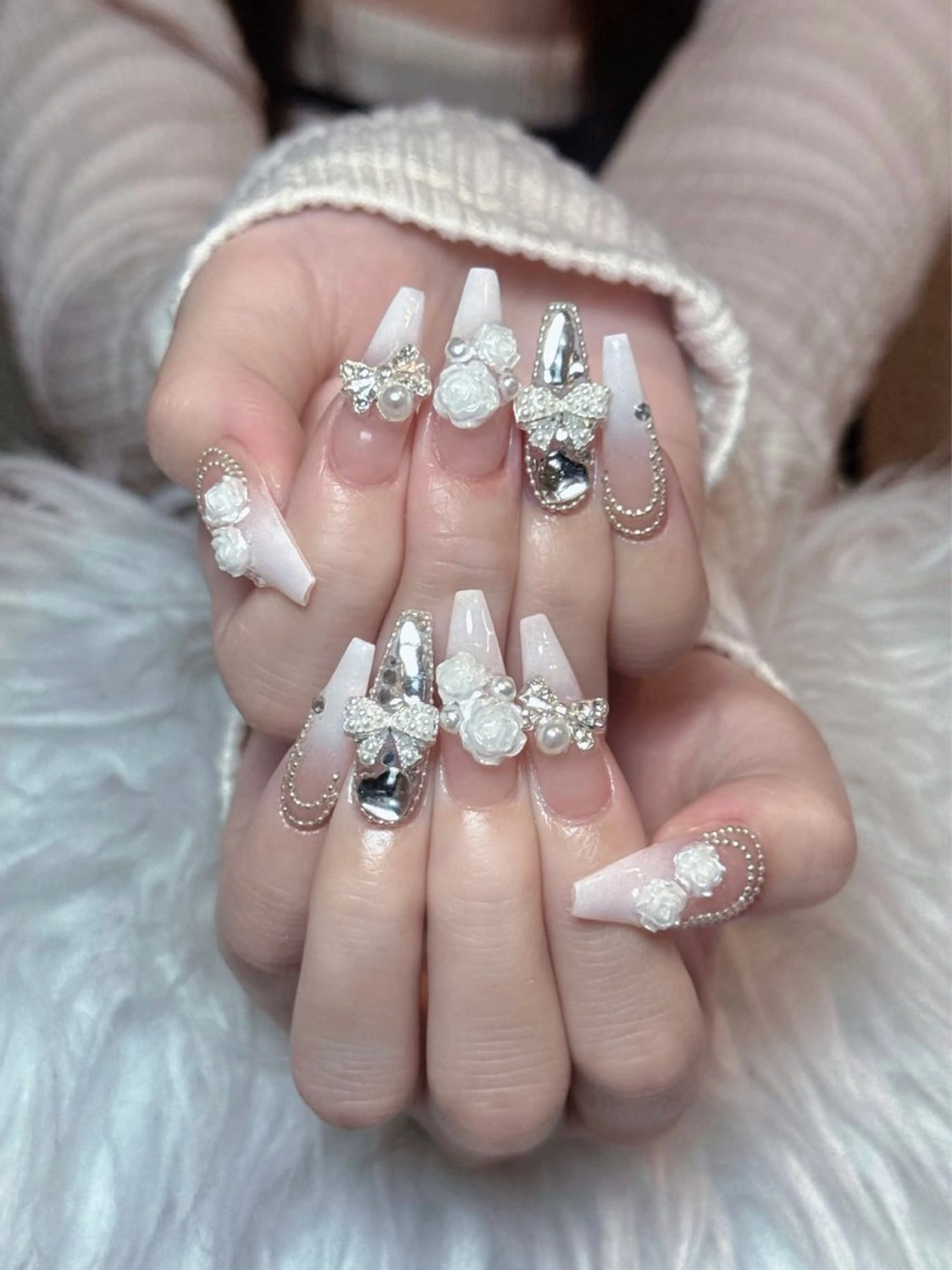ネイル チークネイル ドット フレンチネイル グラデーション ハート ハンドネイル ハンドケア Eli Nails 新宿のネイルデザイン