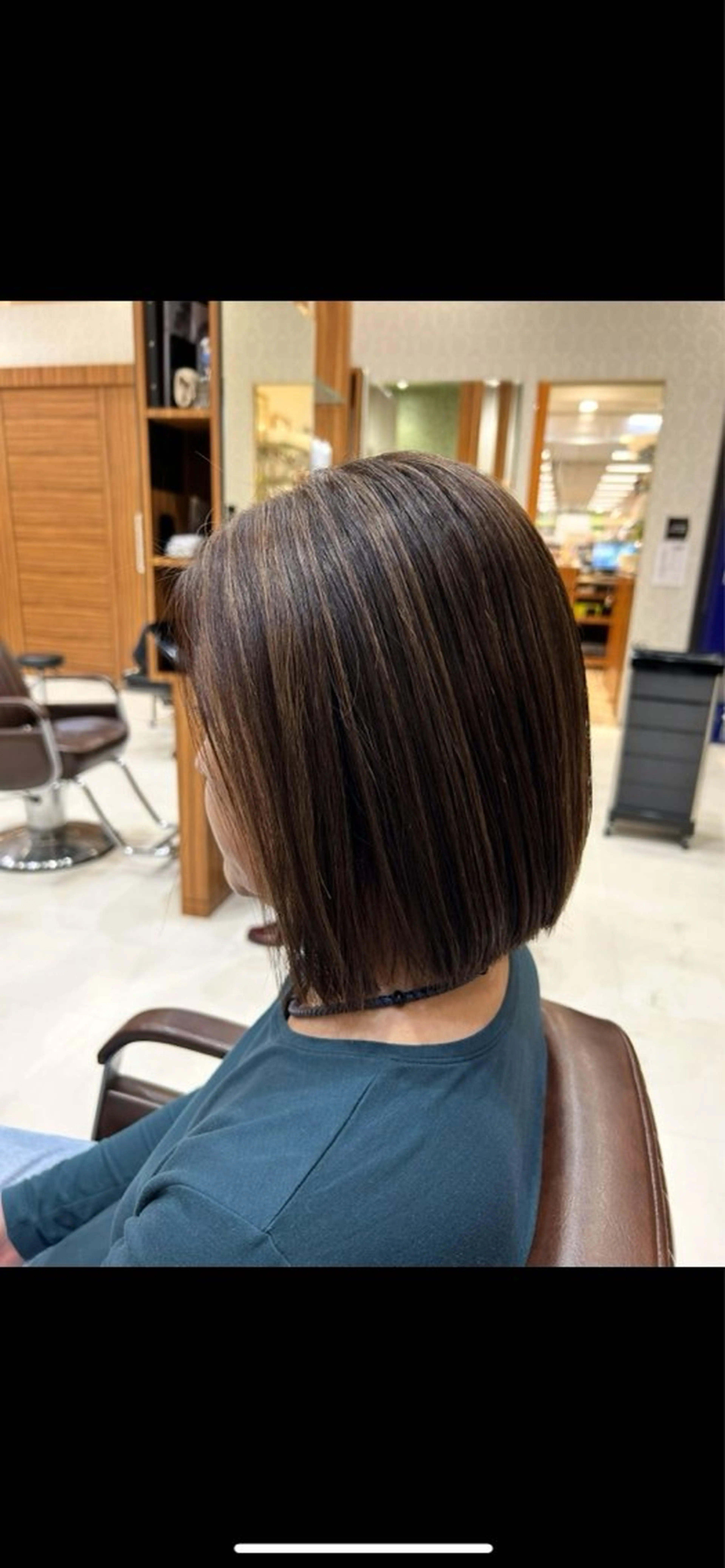 ミディアム ボブ ハイライト 日置美容室所属・石井 佑飛のヘアスタイル