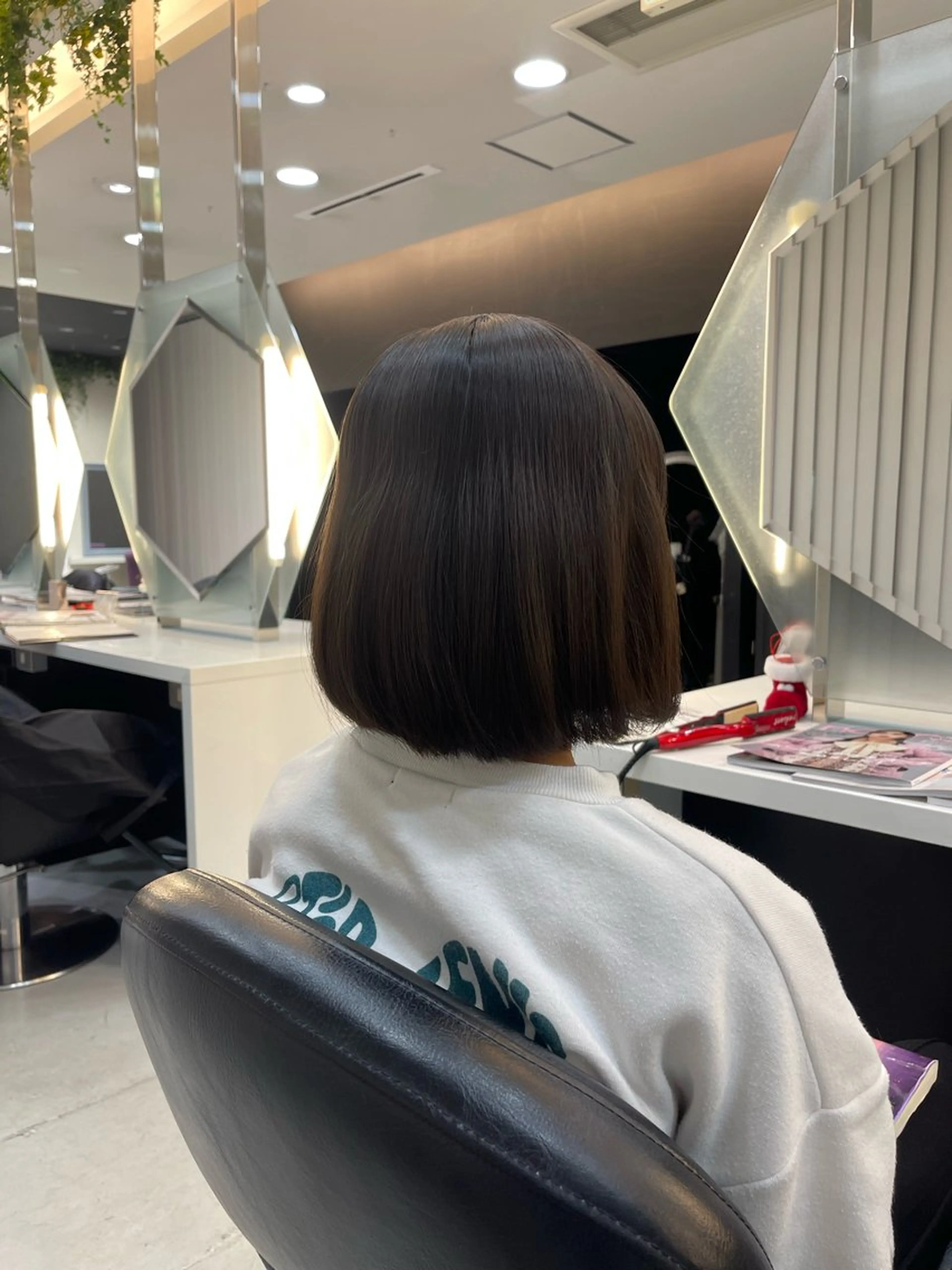 ショート ボブ 超透明感カラー🦋韓 国羽エクステ🪽🫧のヘアスタイル