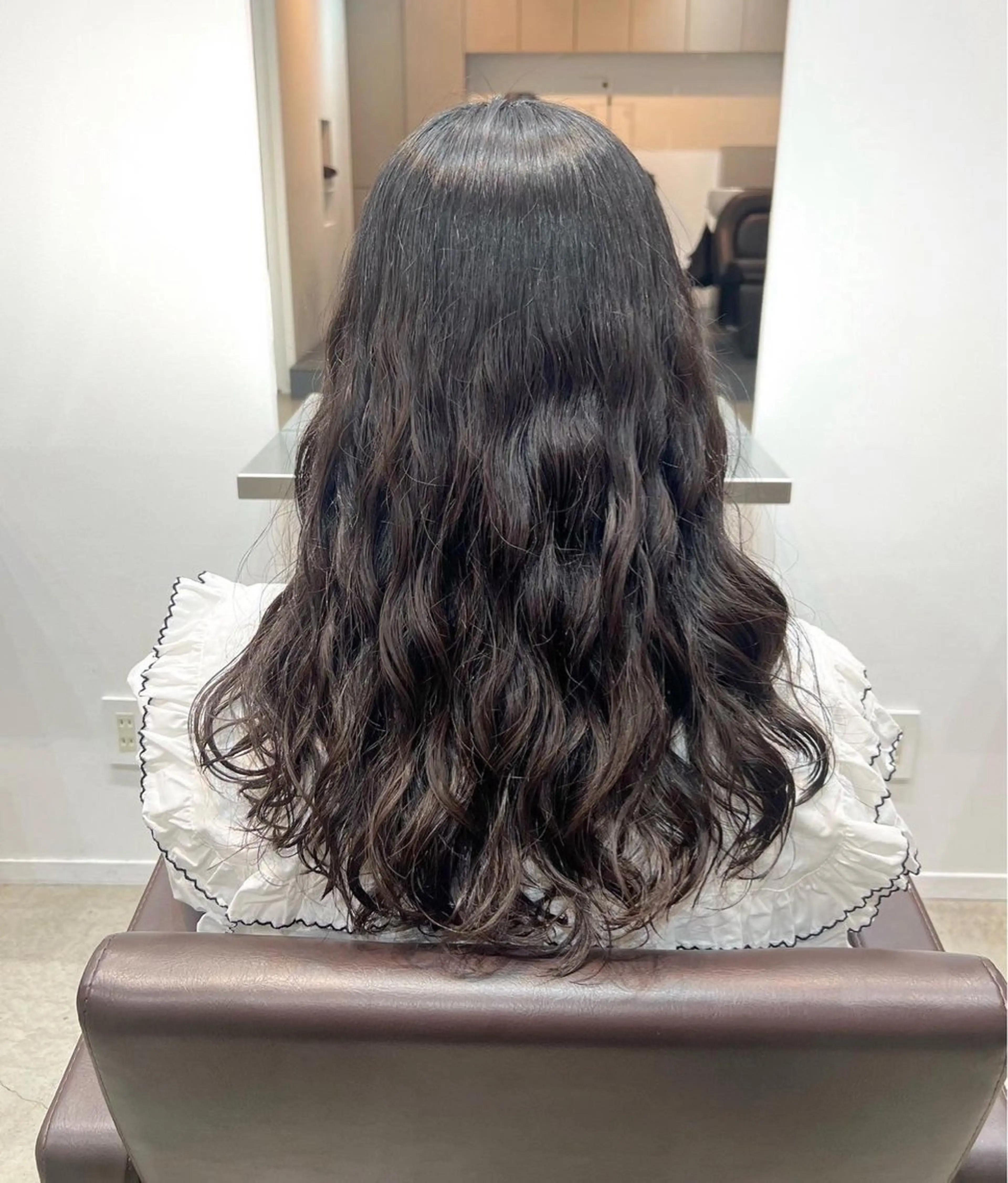 ミディアム カラー パーマ ミディアムパーマ ブリーチ 髪質改善 縮毛矯正 デジタルパーマ カット ヘアカラー パーマ トリートメント 【arc】Ruri コテ巻き風パーマのヘアスタイル