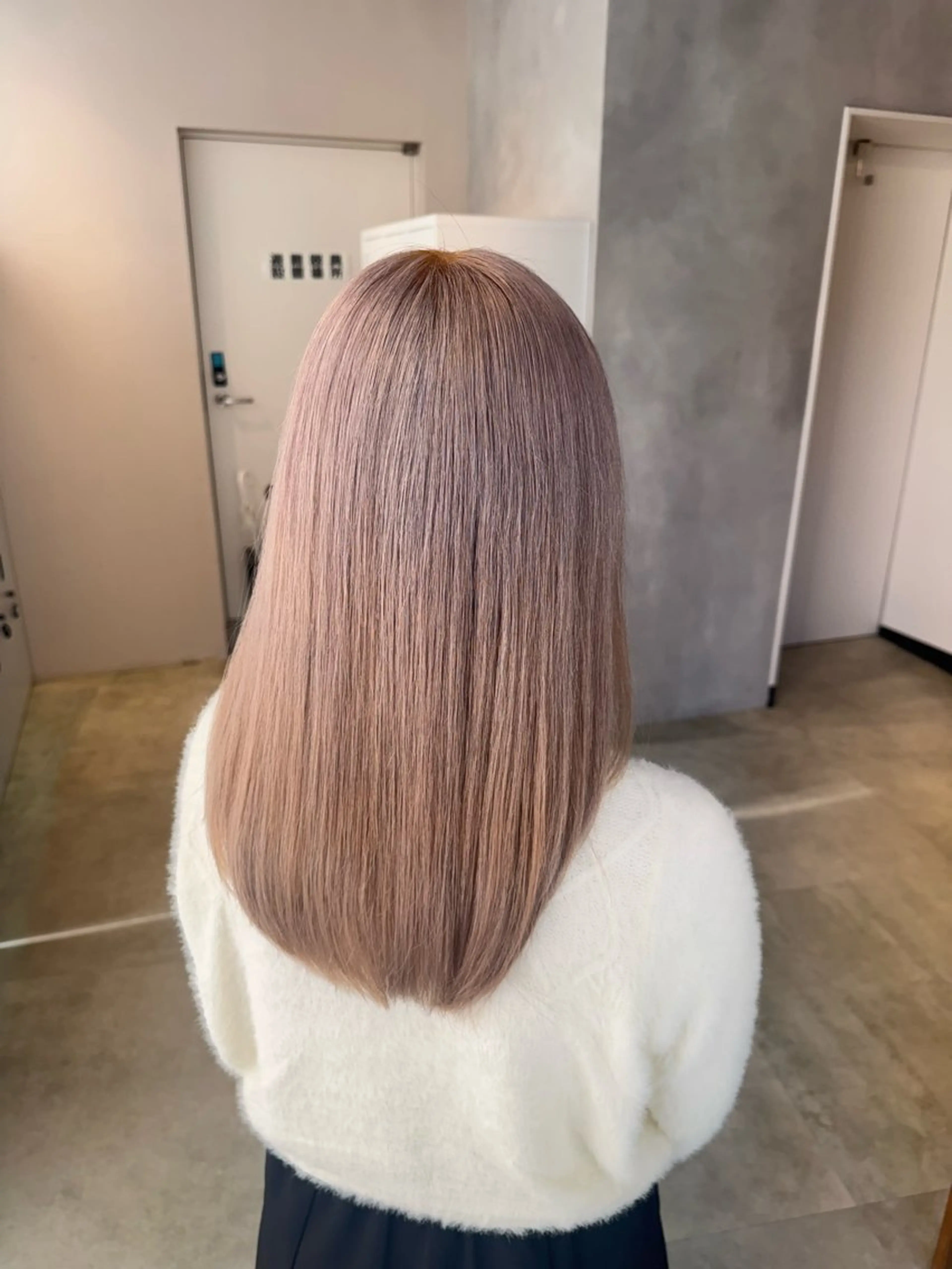 セミロング カラー ベージュカラー ブリーチ ホワイトベージュ カット ヘアカラー トリートメント 透明感カラー✨艶髪 制作🌱山根あゆみのヘアスタイル