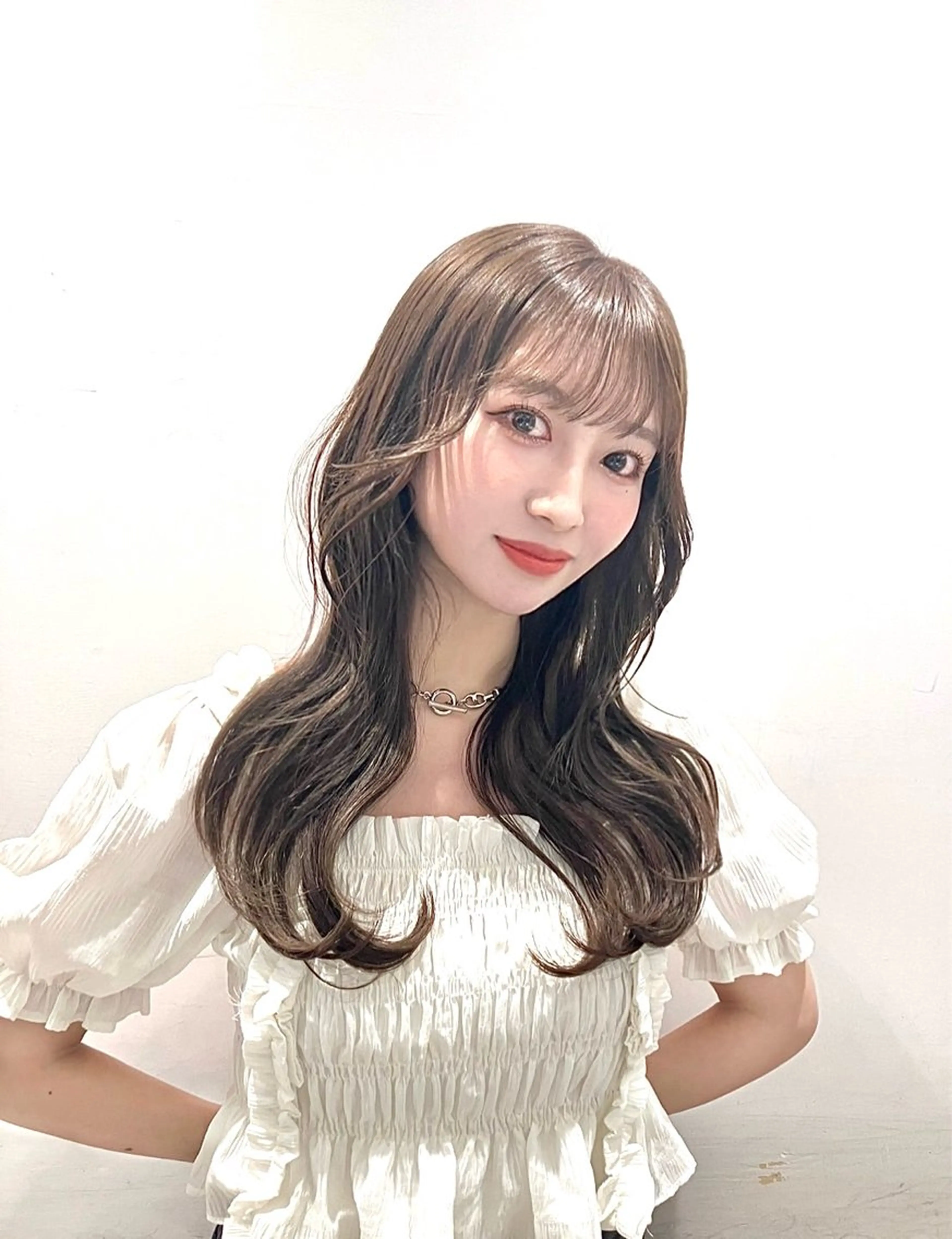 【似合わせカット+透明感カラー🌿】 ナチュラルで抜け感あるスタイルに! 平日は特にお安くなります❗️の写真