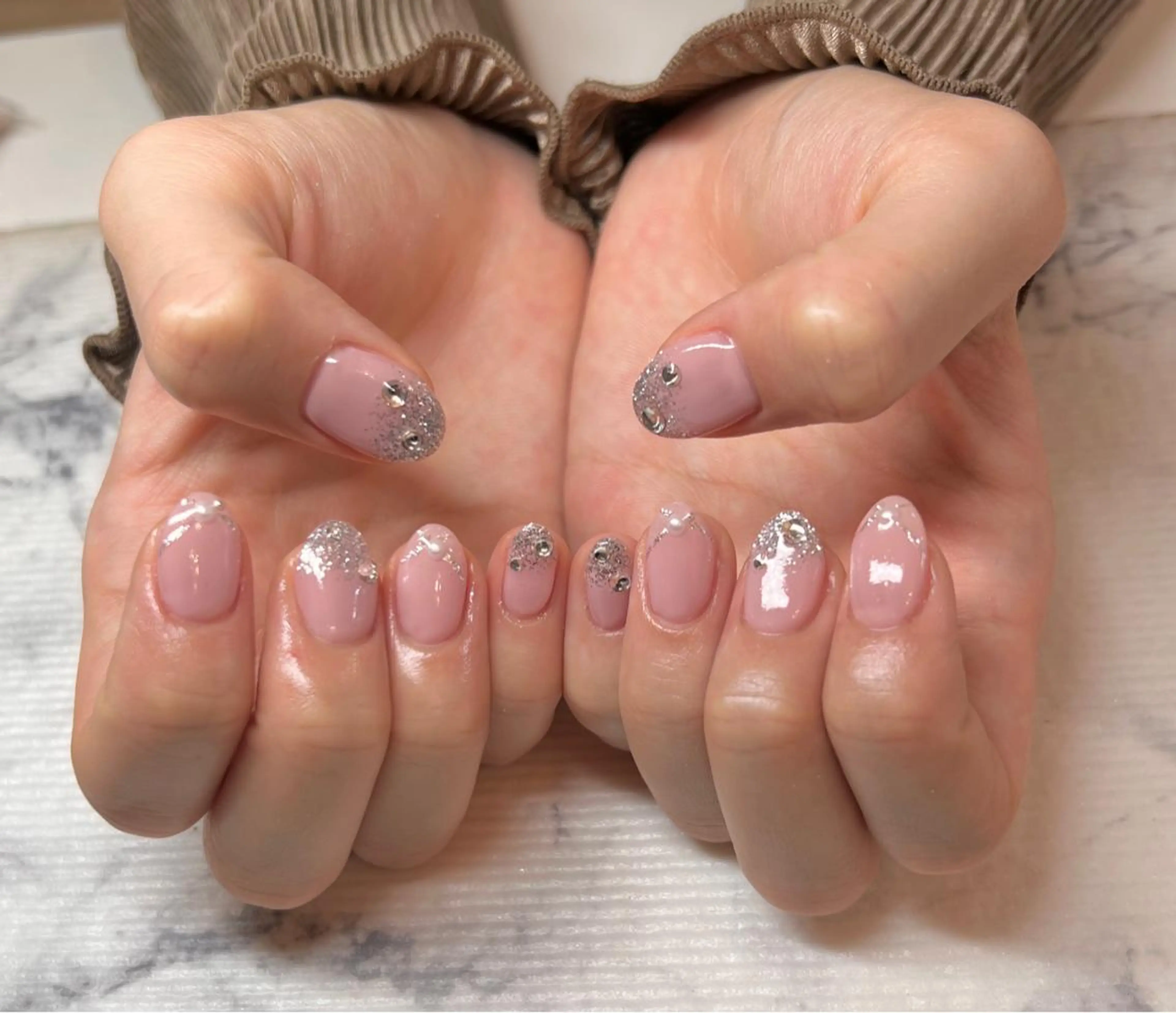 ネイル キラキラネイル ラメ(グリッター) ピンク ストーンネイル いちじゅう あおいのネイルデザイン