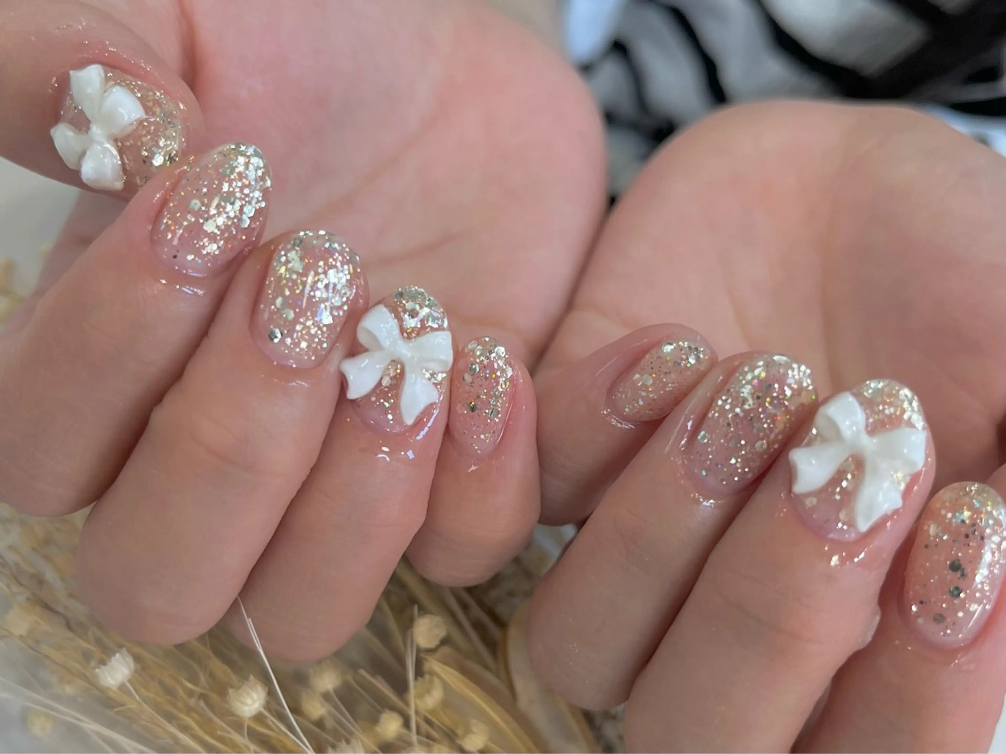 ネイル キラキラネイル リボン Queen nail所属・QUEENＮA IＬ JR寺田町1分のネイルデザイン