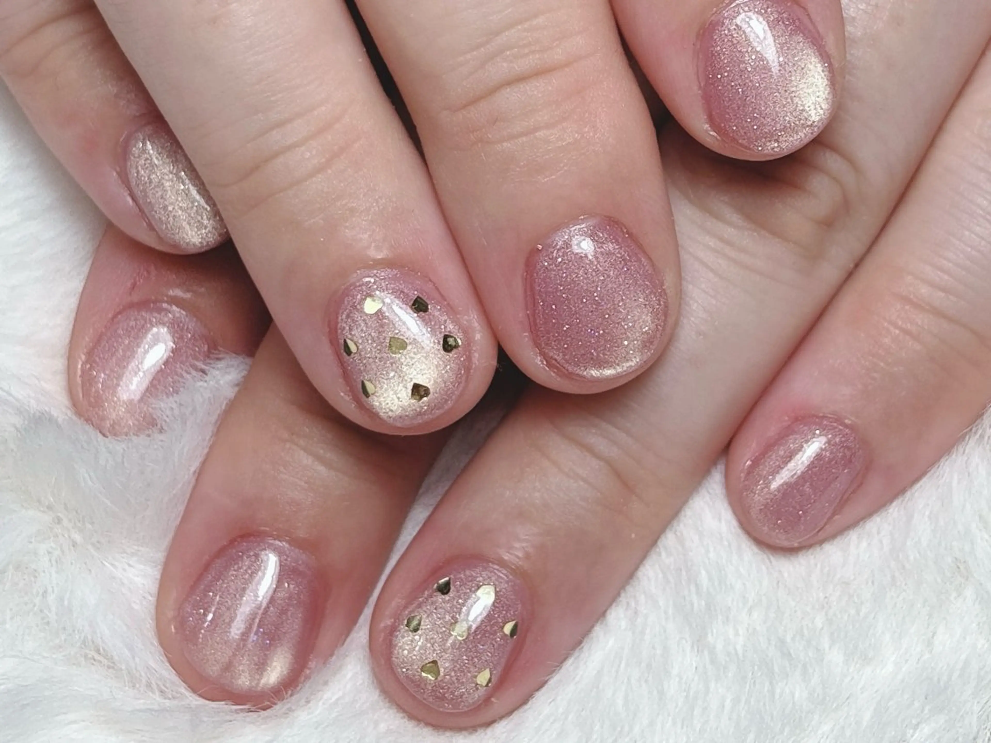 ネイル ハート マグネットネイル マグネットワンカラー ワンカラーネイル ハンドネイル gloss by KAO所属・gloss by KAOのネイルデザイン