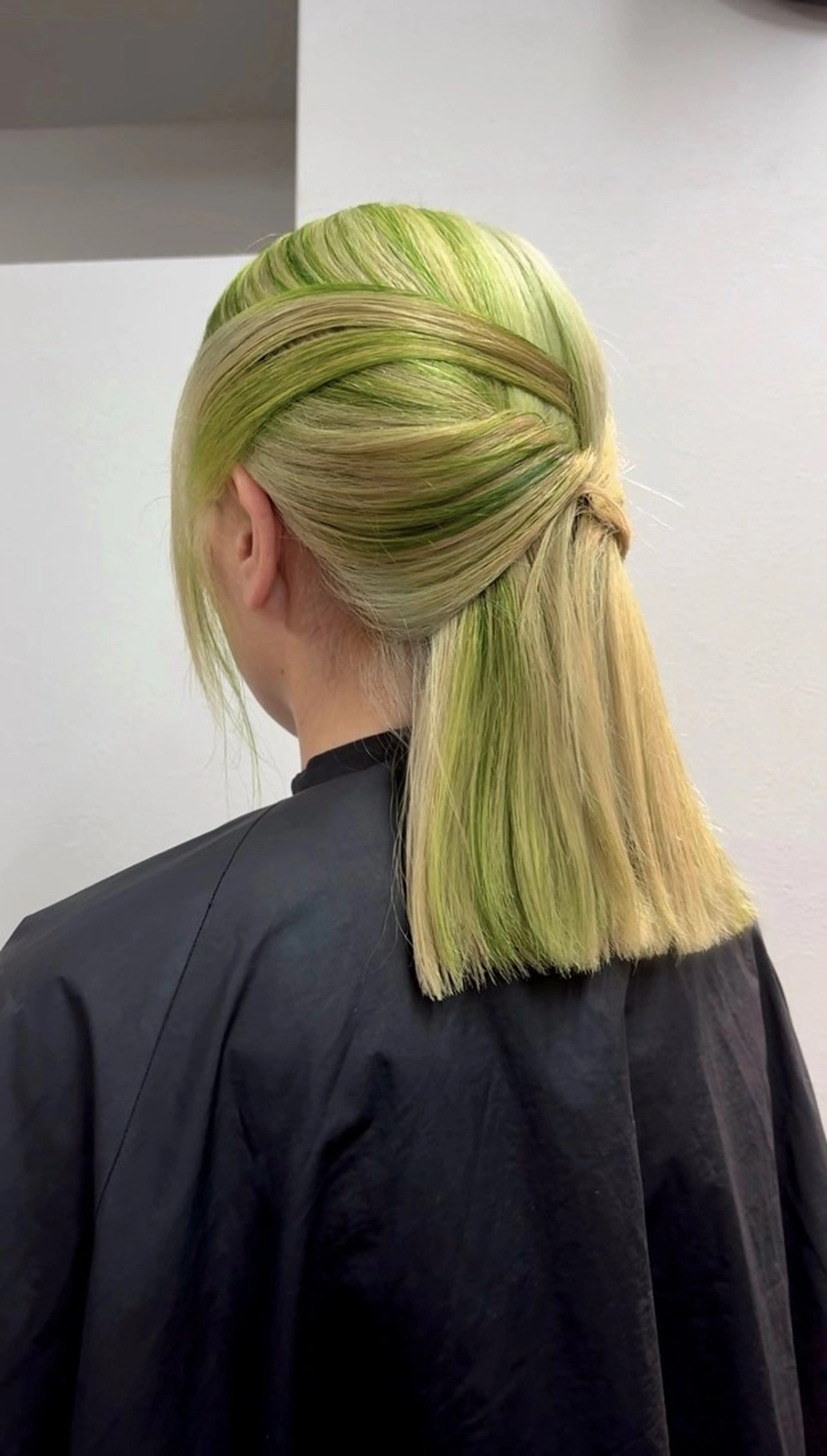 ミディアム ヘアカラー なんば🍓 似合わせカラー🐬のヘアスタイル