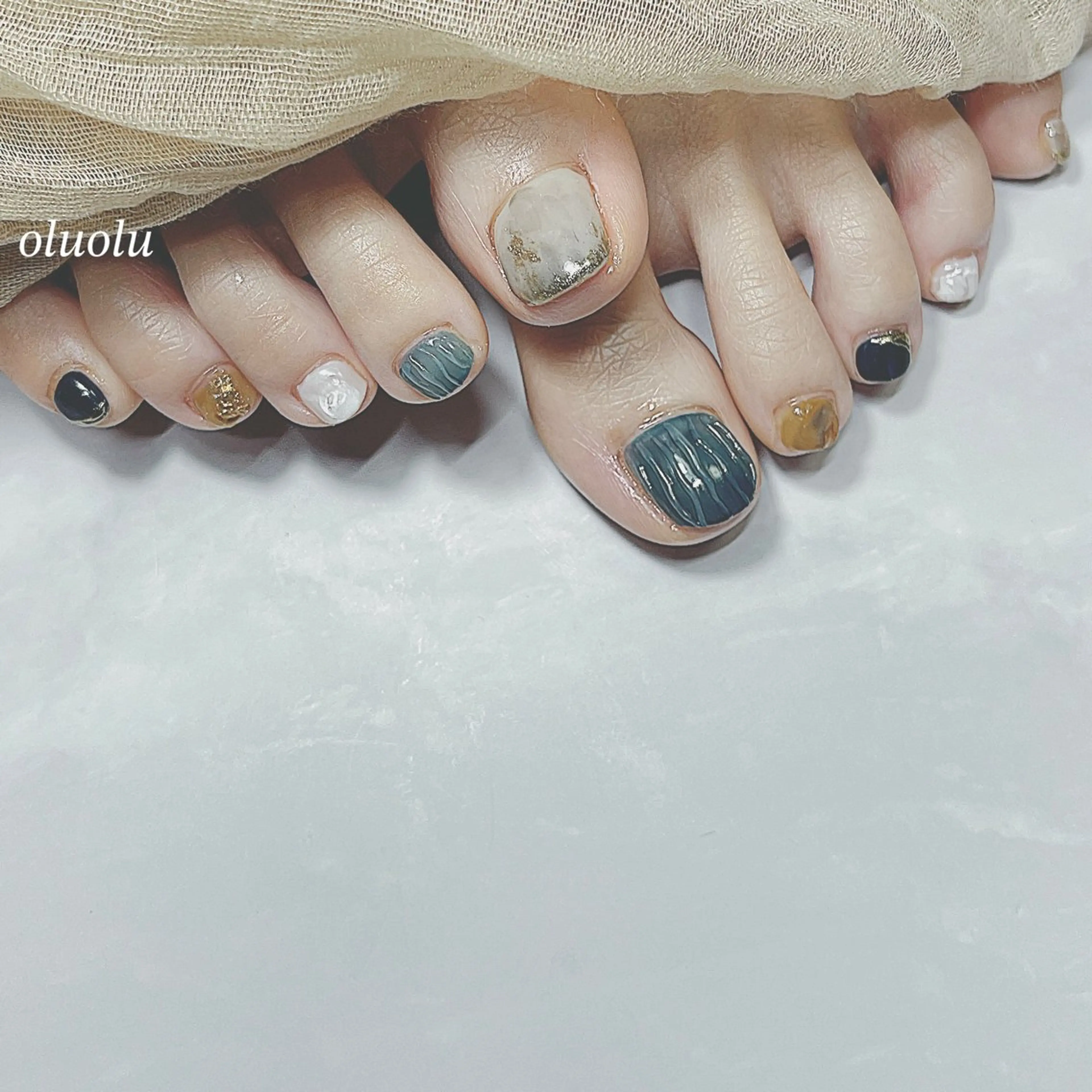 ネイル アートネイル フットネイル ネイビー ニュアンスネイル ぷっくりネイル フットネイル 大村 紬華のネイルデザイン