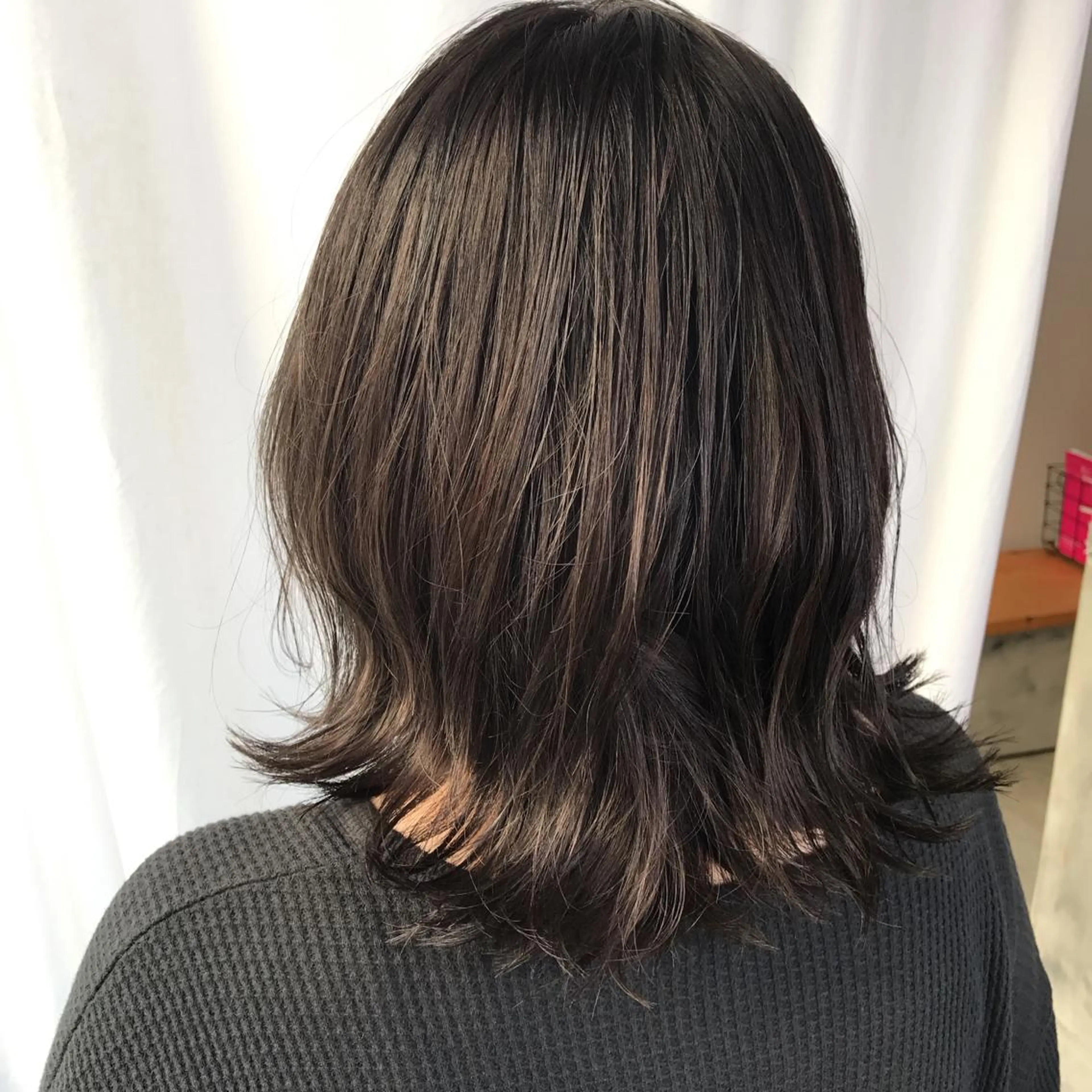 ミディアム カラー アディクシーカラー グレージュ 外ハネヘア 🌈限定価格🌈 鈴木　瑛輔のヘアスタイル