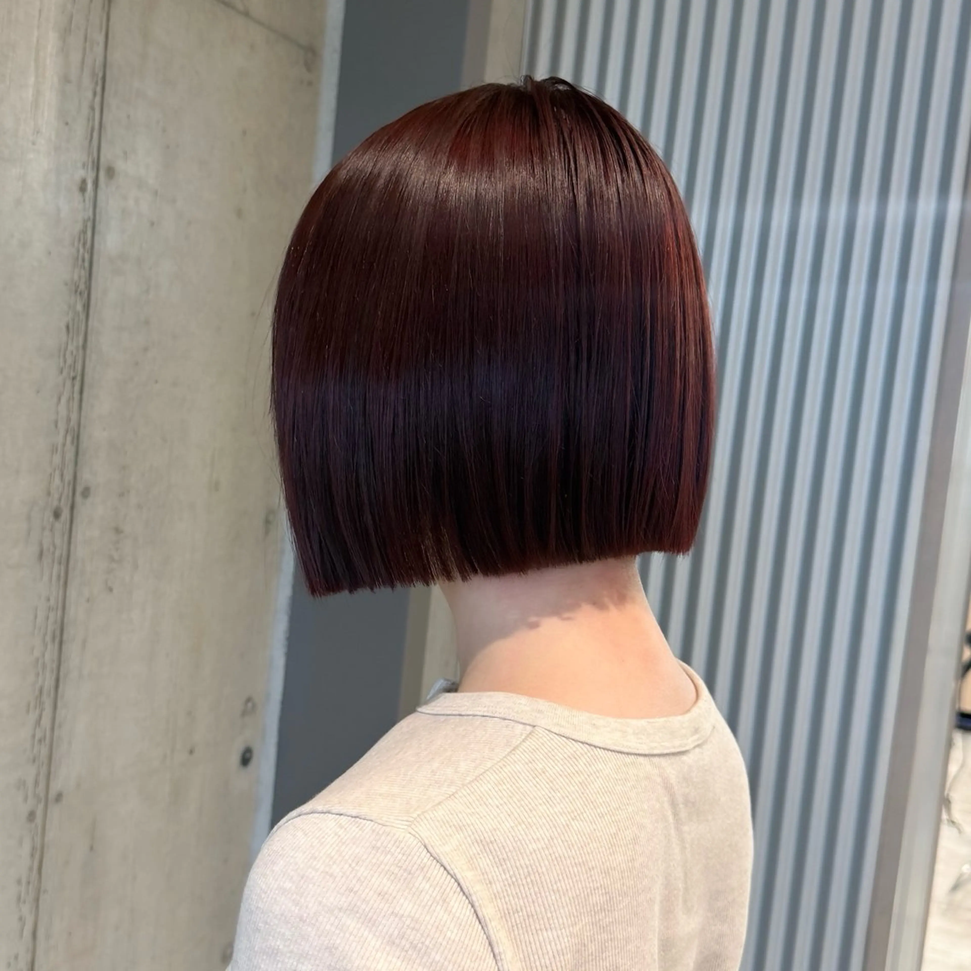 ショート カラー ブリーチ ボルドーカラー ブリーチなしカラー カット ヘアカラー トリートメント 透明感/血色カラー/ 似合せレイヤー/ゆいのヘアスタイル