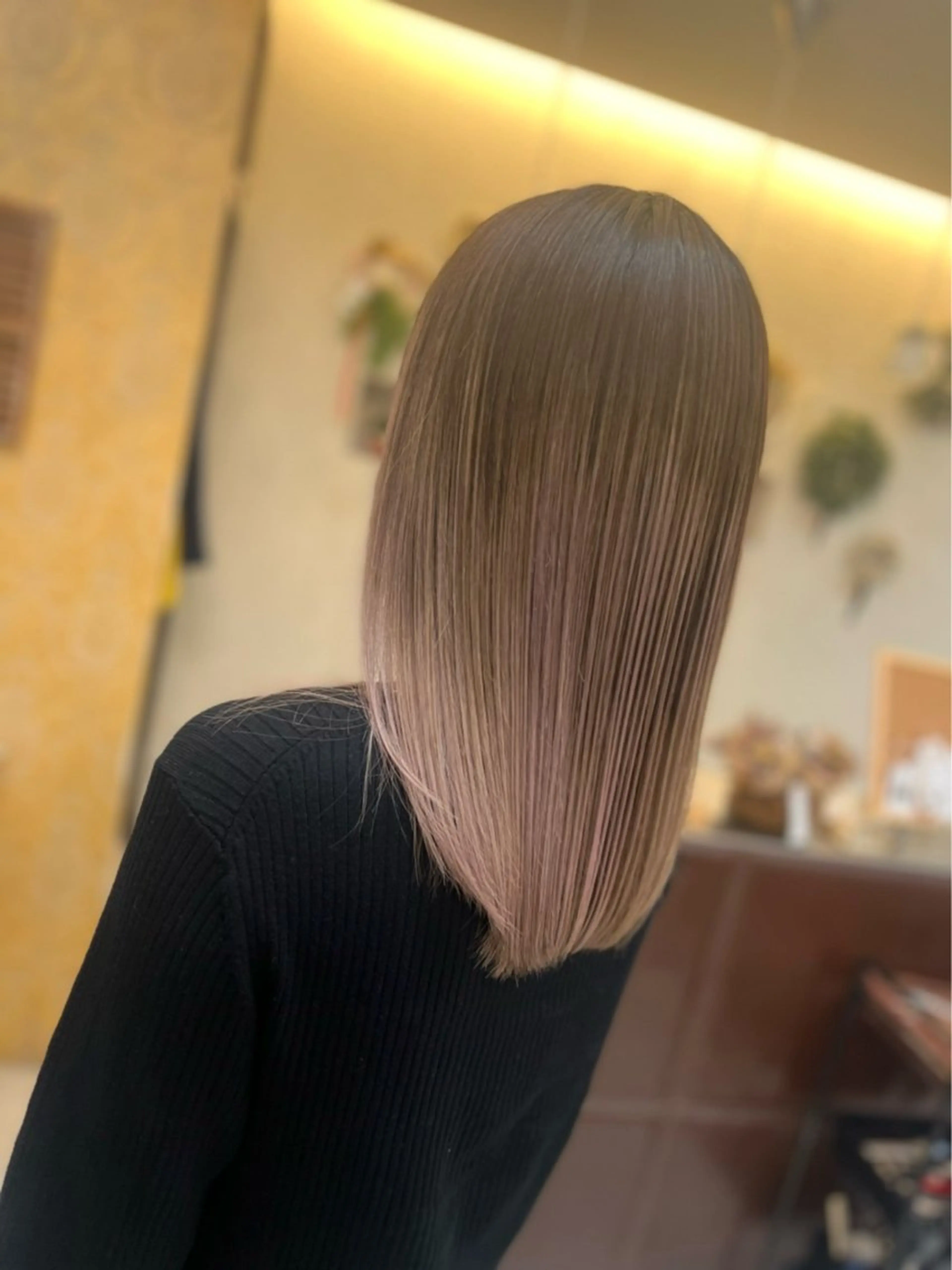 ミディアム 艶グレージュカラー 美髪特化美容師のヘアスタイル