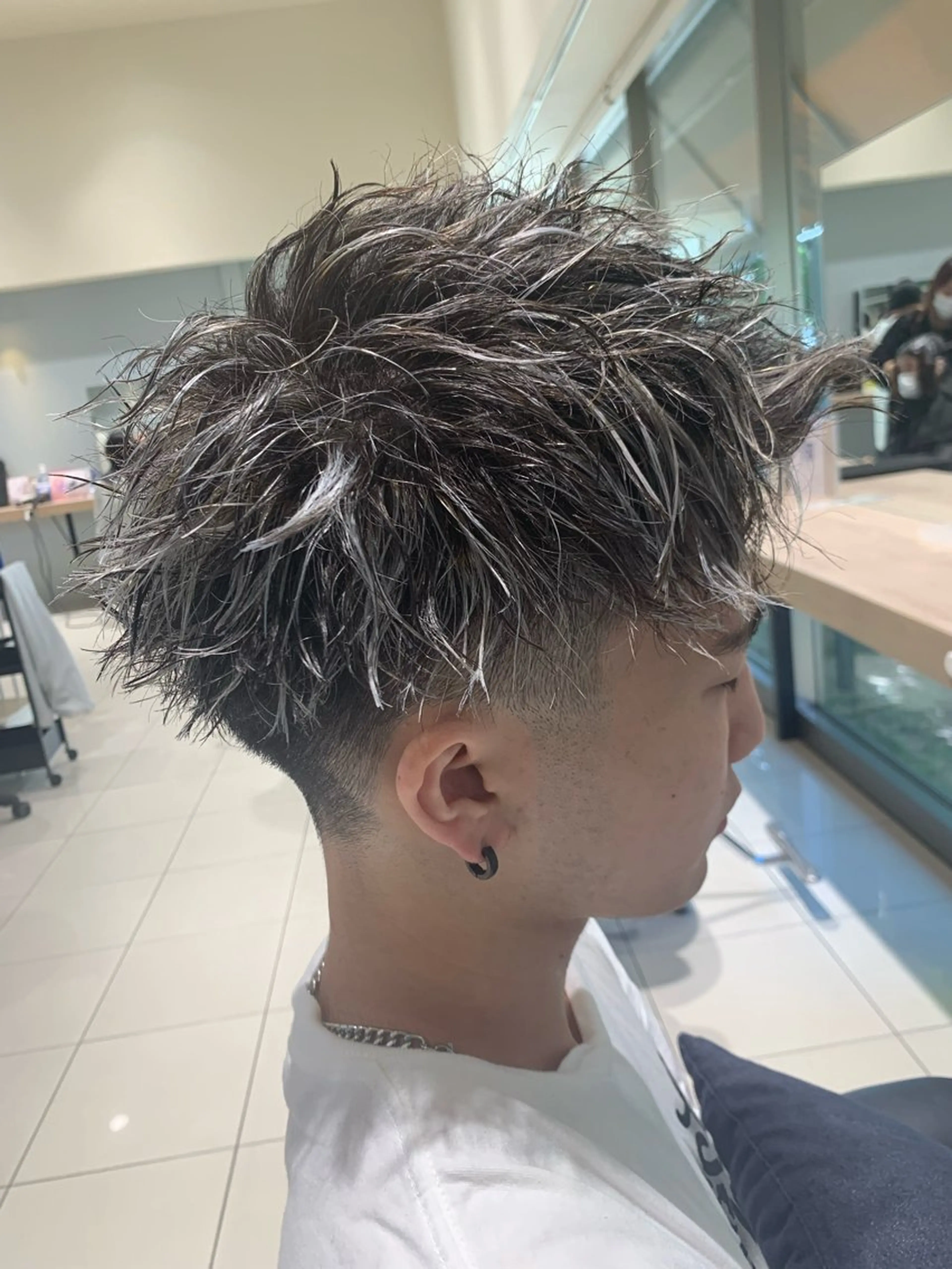 メンズ メンズハイライト メンズパーマ メンズツイストパーマ ツイストパーマ レイヤー/韓国風/ 縮毛矯正/沖谷航のヘアスタイル