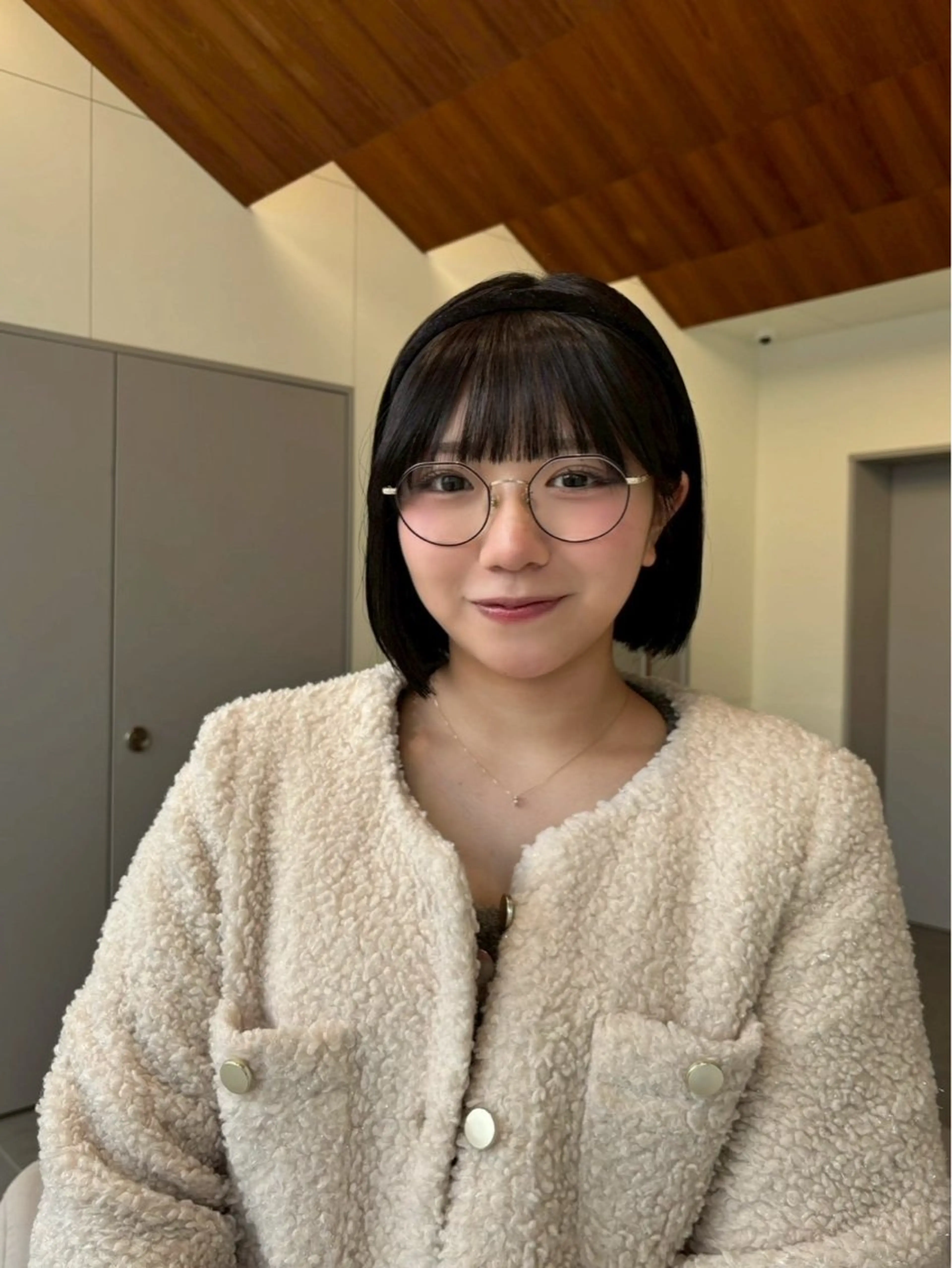 セミロング LOREN＋透明感 オリーブhirokoのヘアスタイル