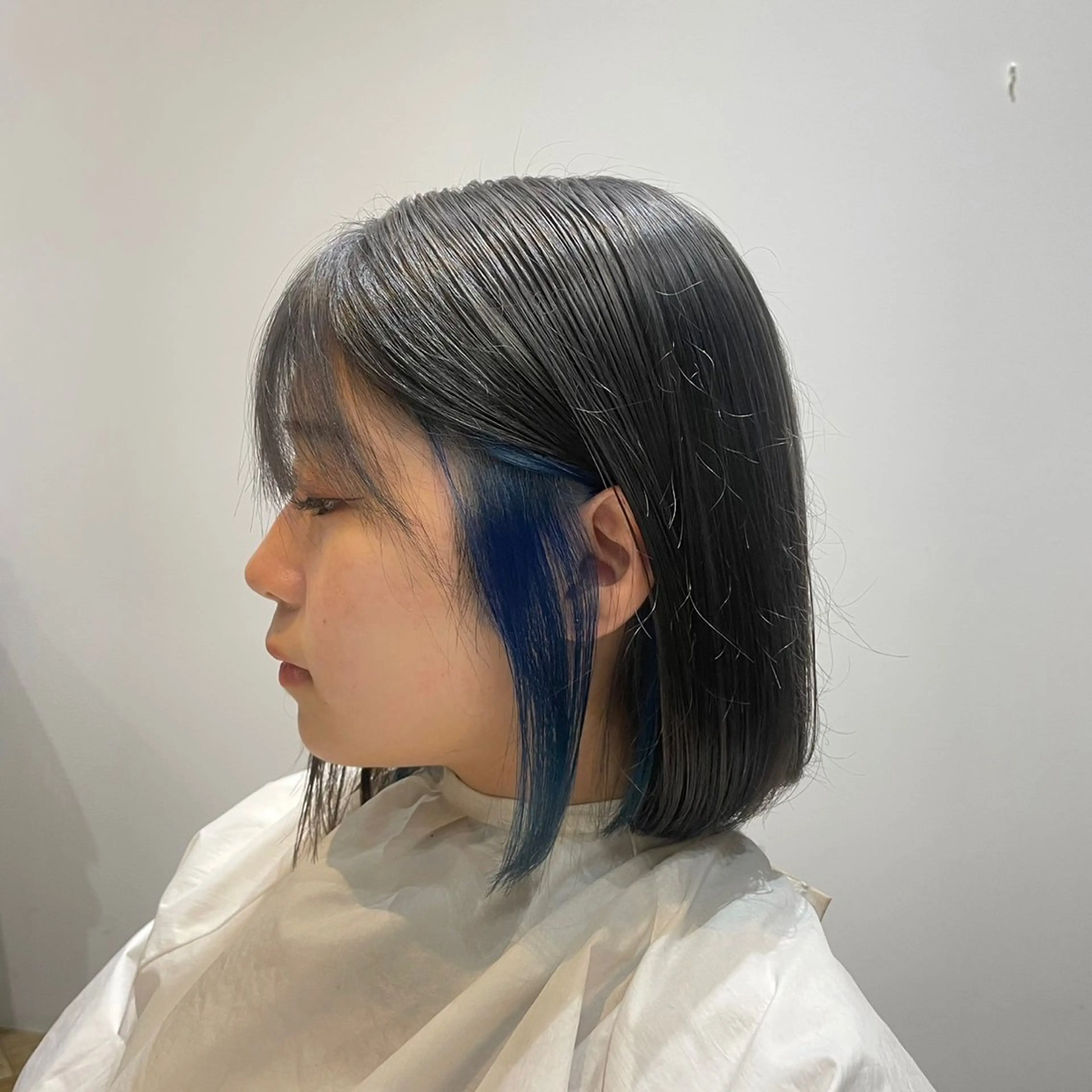 ショート カラー ブリーチ 服部 未夢のヘアスタイル