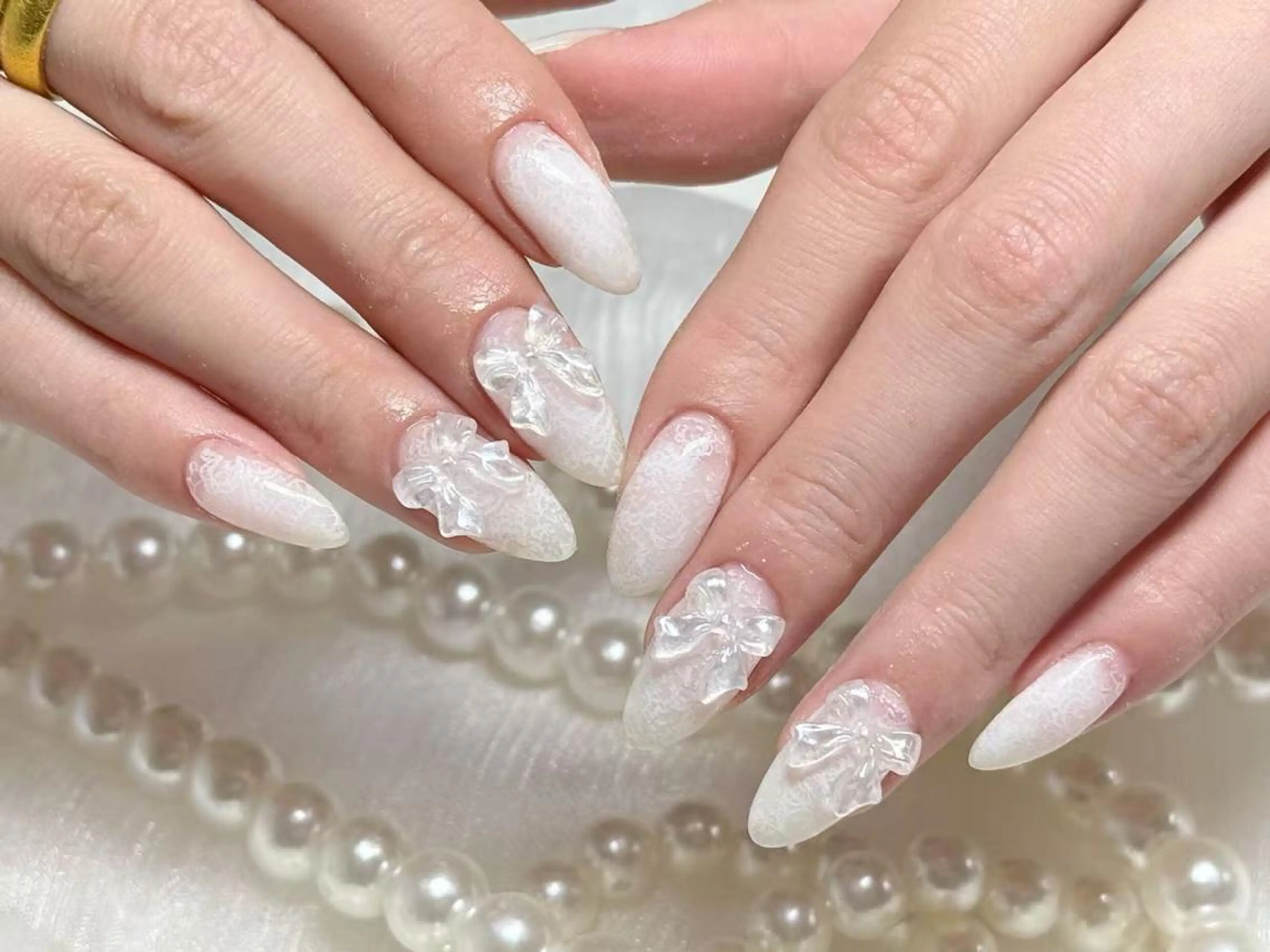 ネイル オーロラネイル 長さ出し フレンチネイル ガーリー キラキラネイル ハンドネイル Ru na🍳のネイルデザイン