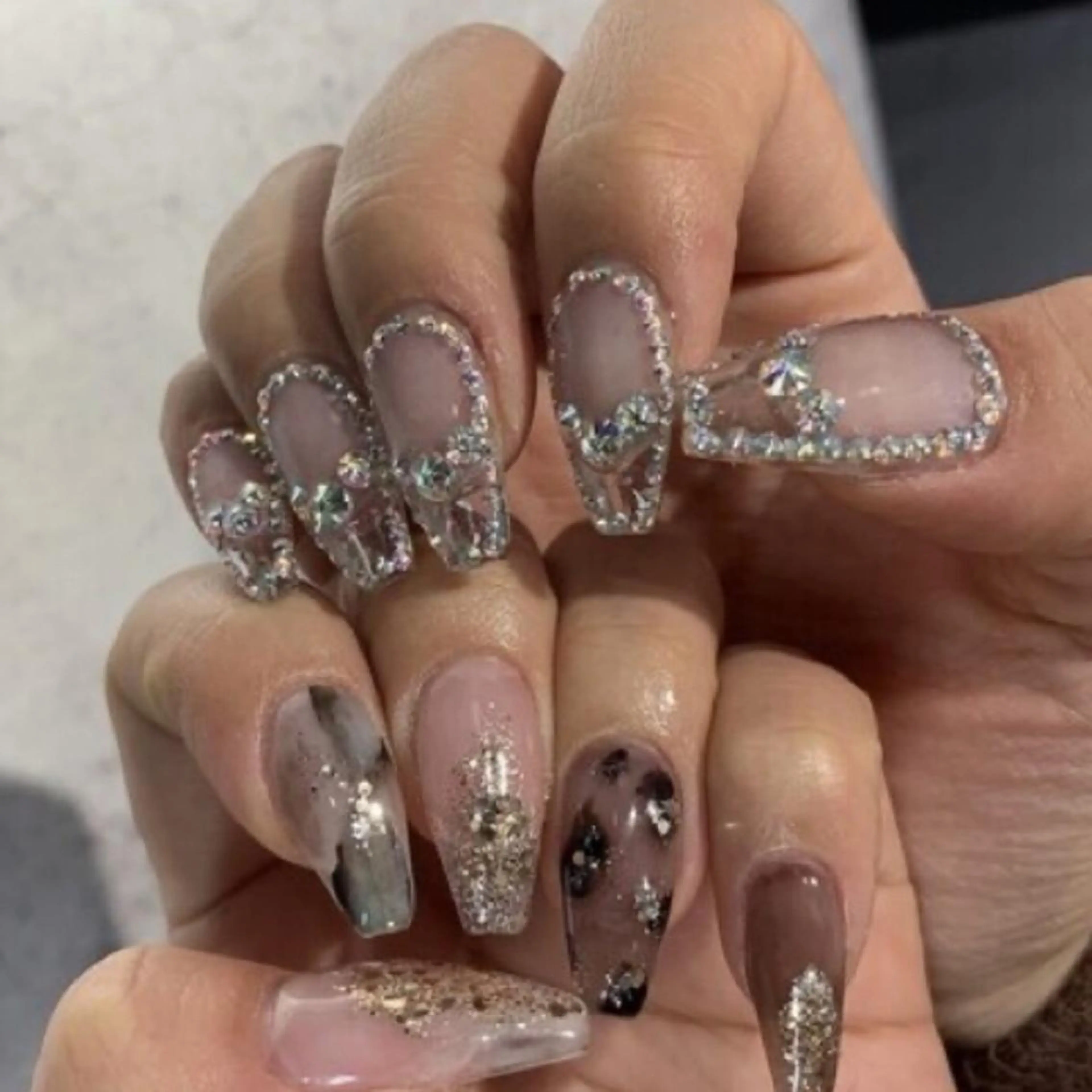 ネイル nailstudio eviz新宿店のネイルデザイン