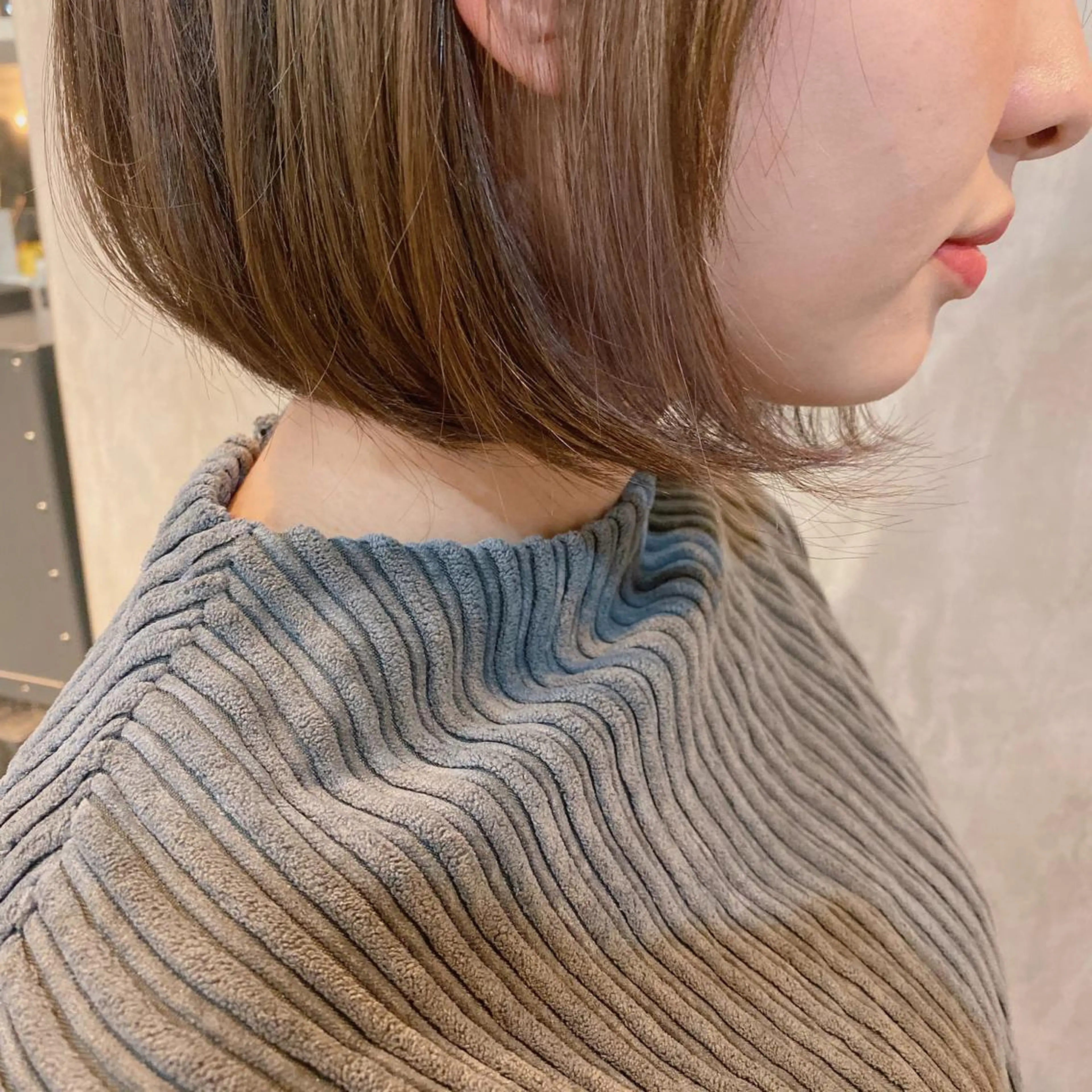 ショート カラー ヘアアレンジ ブリーチ グレージュ ミルクティーグレージュ ボブ stylist/蛯谷 珠里のヘアスタイル