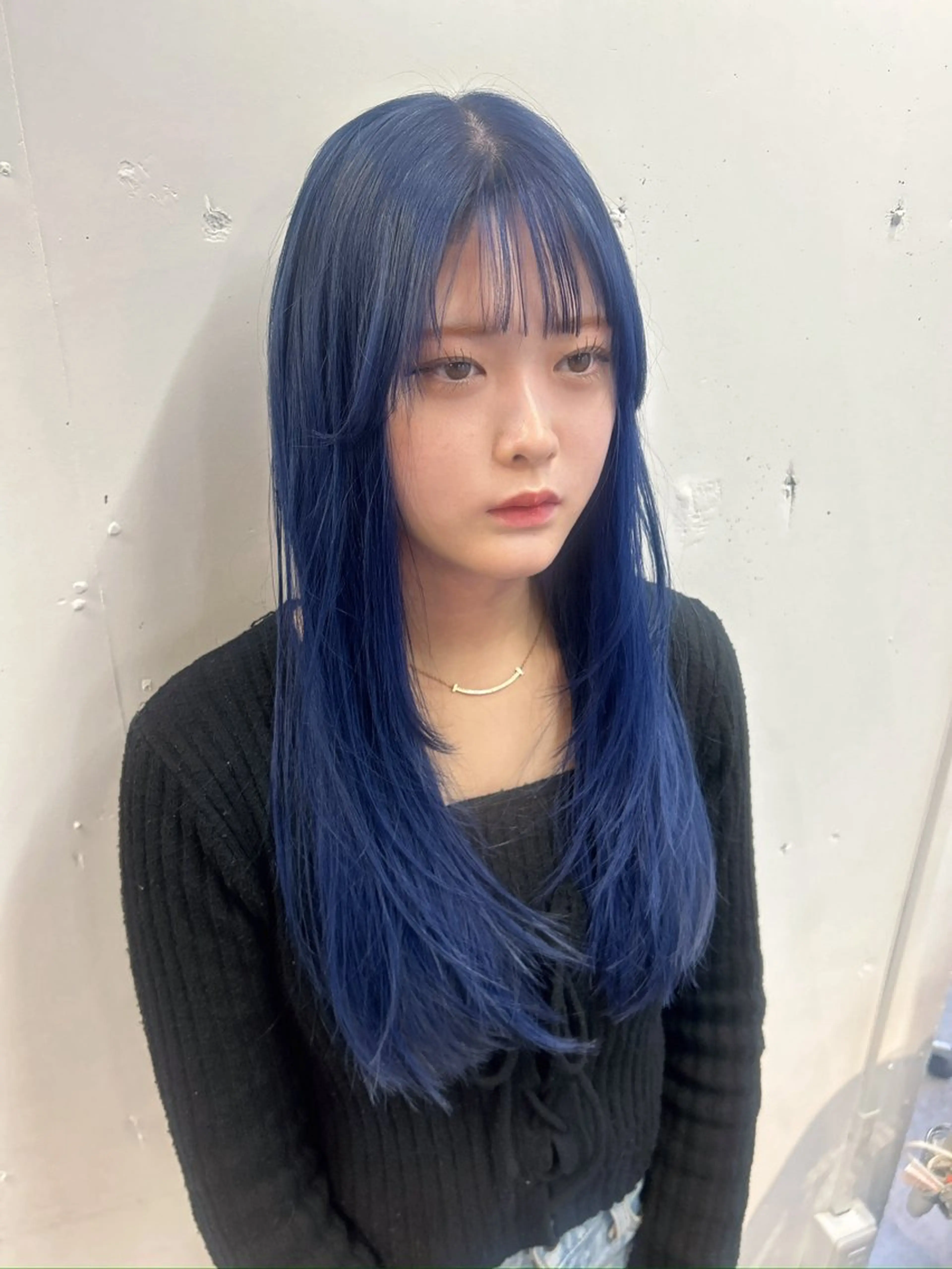 ミディアム カラー ブルーカラー ブルージュ ヘアカラー トリートメント AILEE所属・ウルフカット レイヤーカット上柿のヘアスタイル