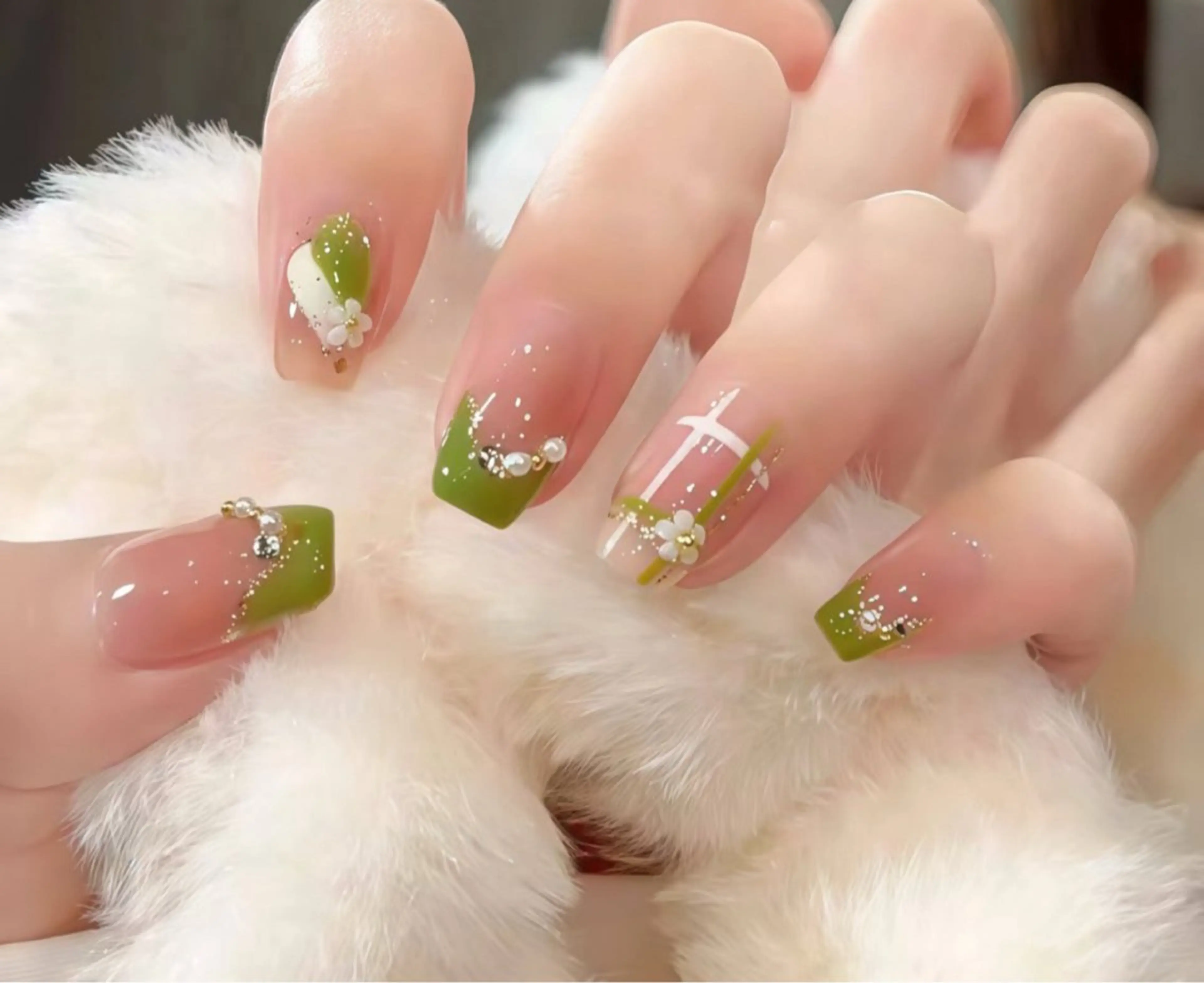 ネイル アートネイル オーロラネイル チークネイル フレンチネイル ガラスフレンチ ハンドネイル 🎀🎀YooLi Nail Salonのネイルデザイン