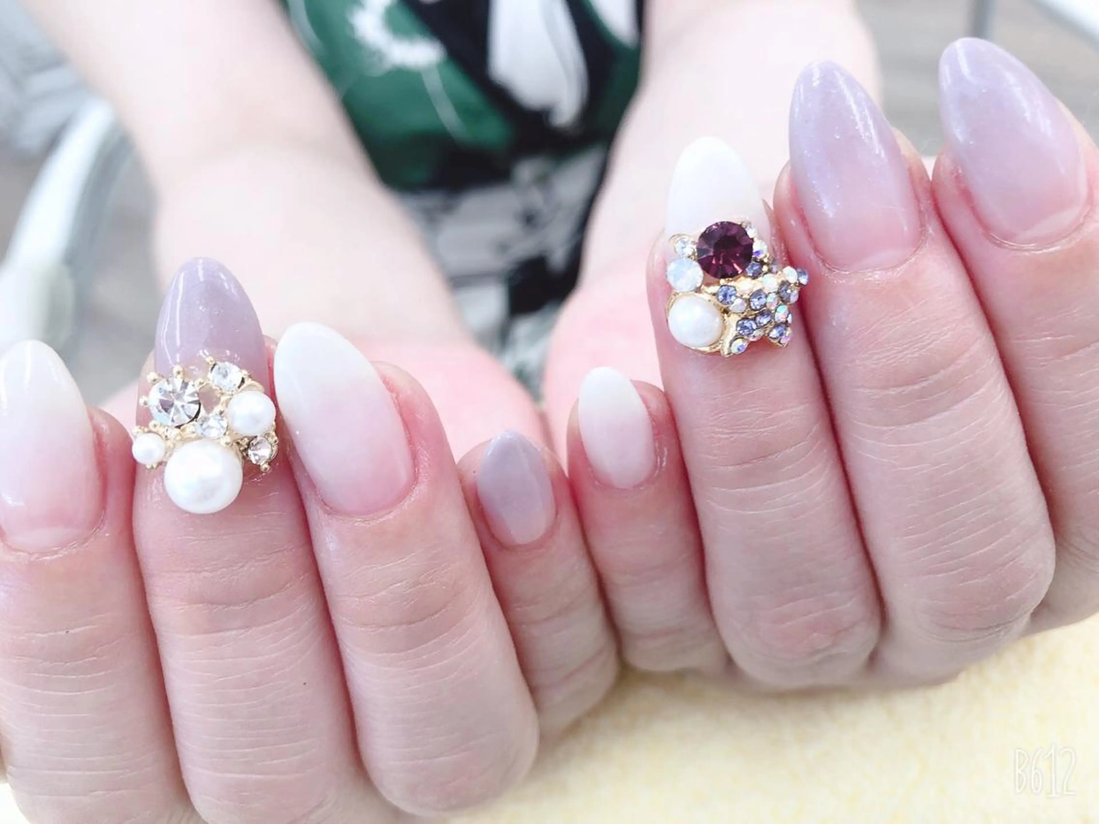 ネイル ストーンネイル 吉田  （ネイリスト）のネイルデザイン