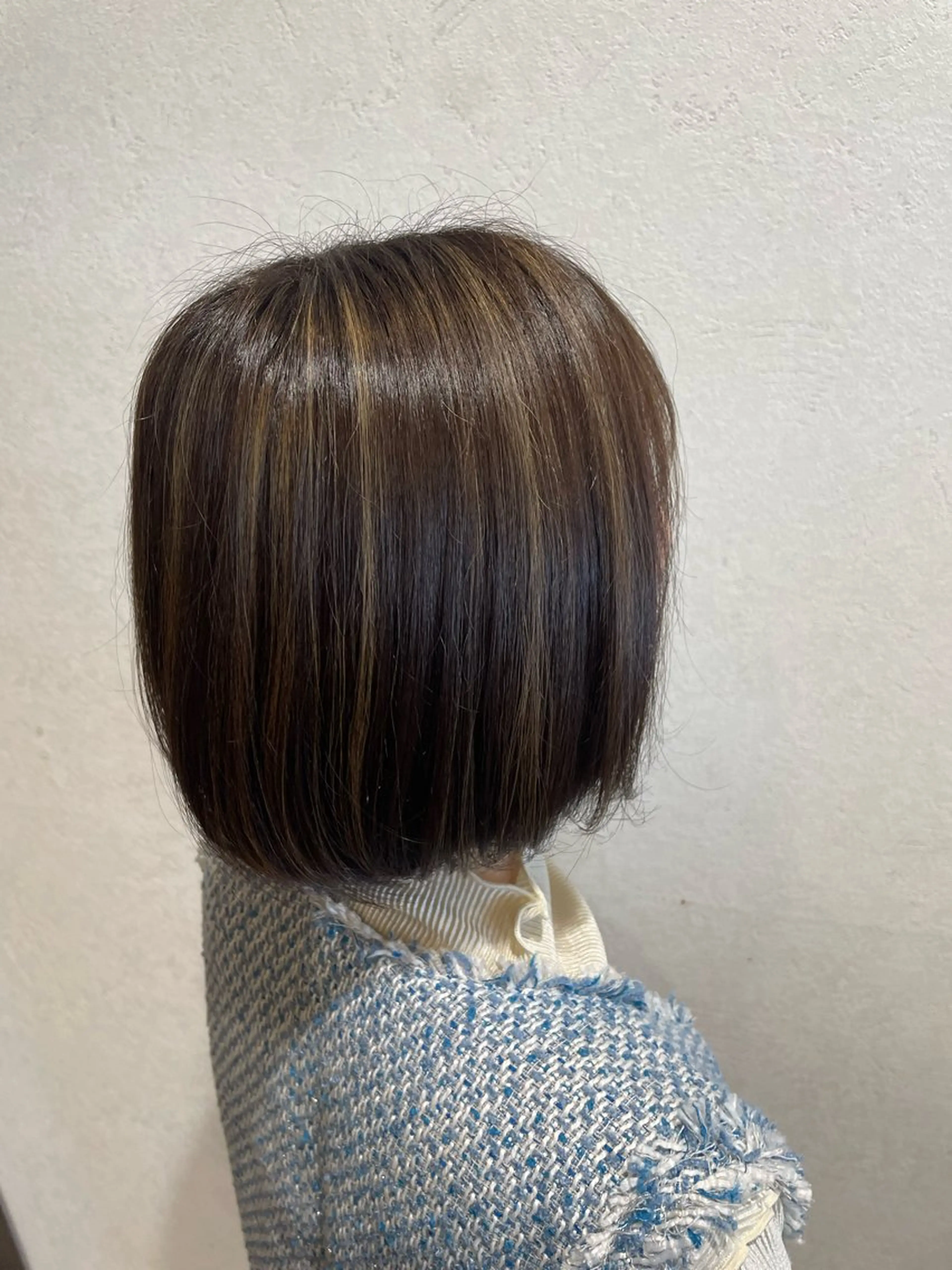カラー 岡村 真子のヘアスタイル