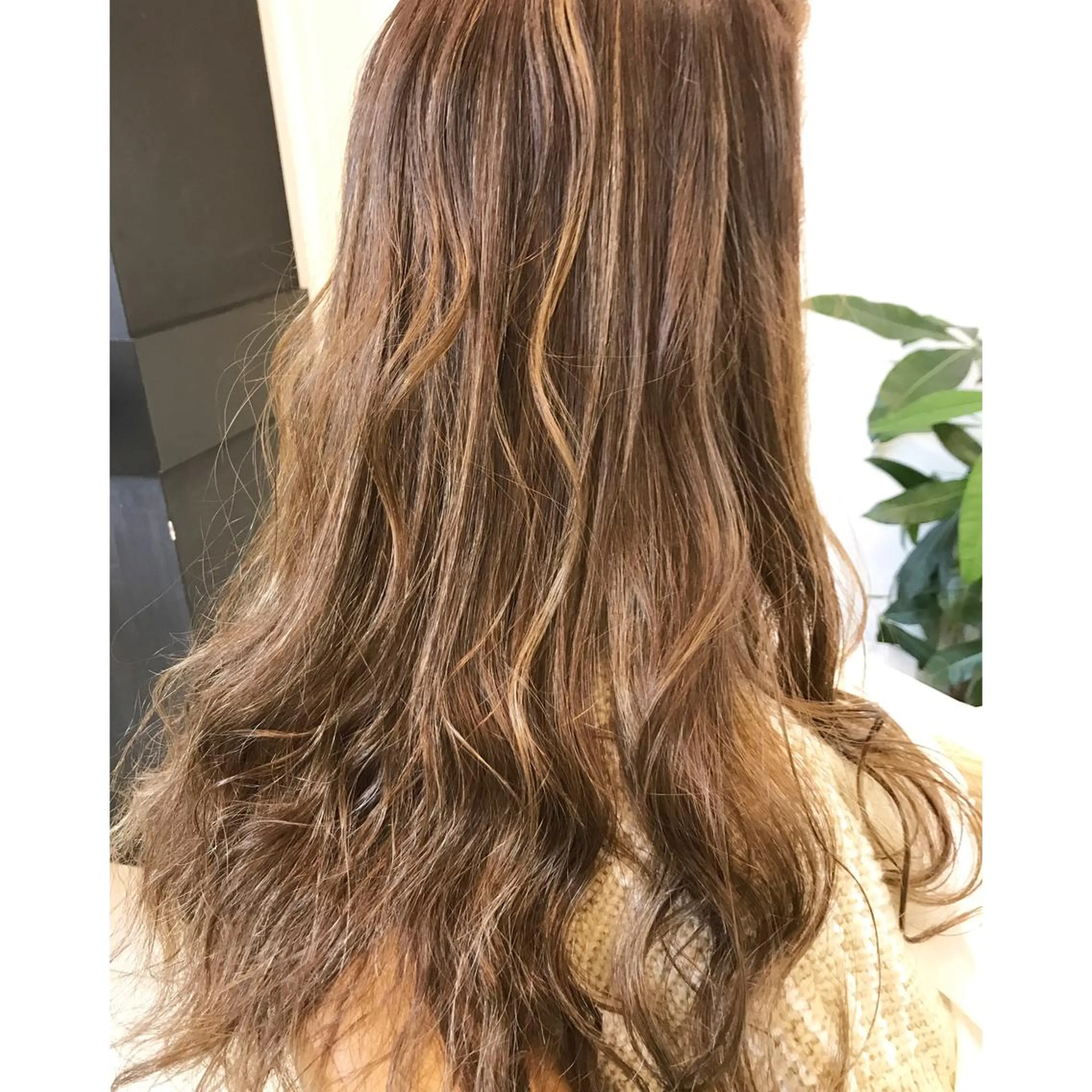 ロング カラー アディクシーカラー ブリーチ ハイライトカラー ハイライト 坂西 春果のマツエク・マツパデザイン