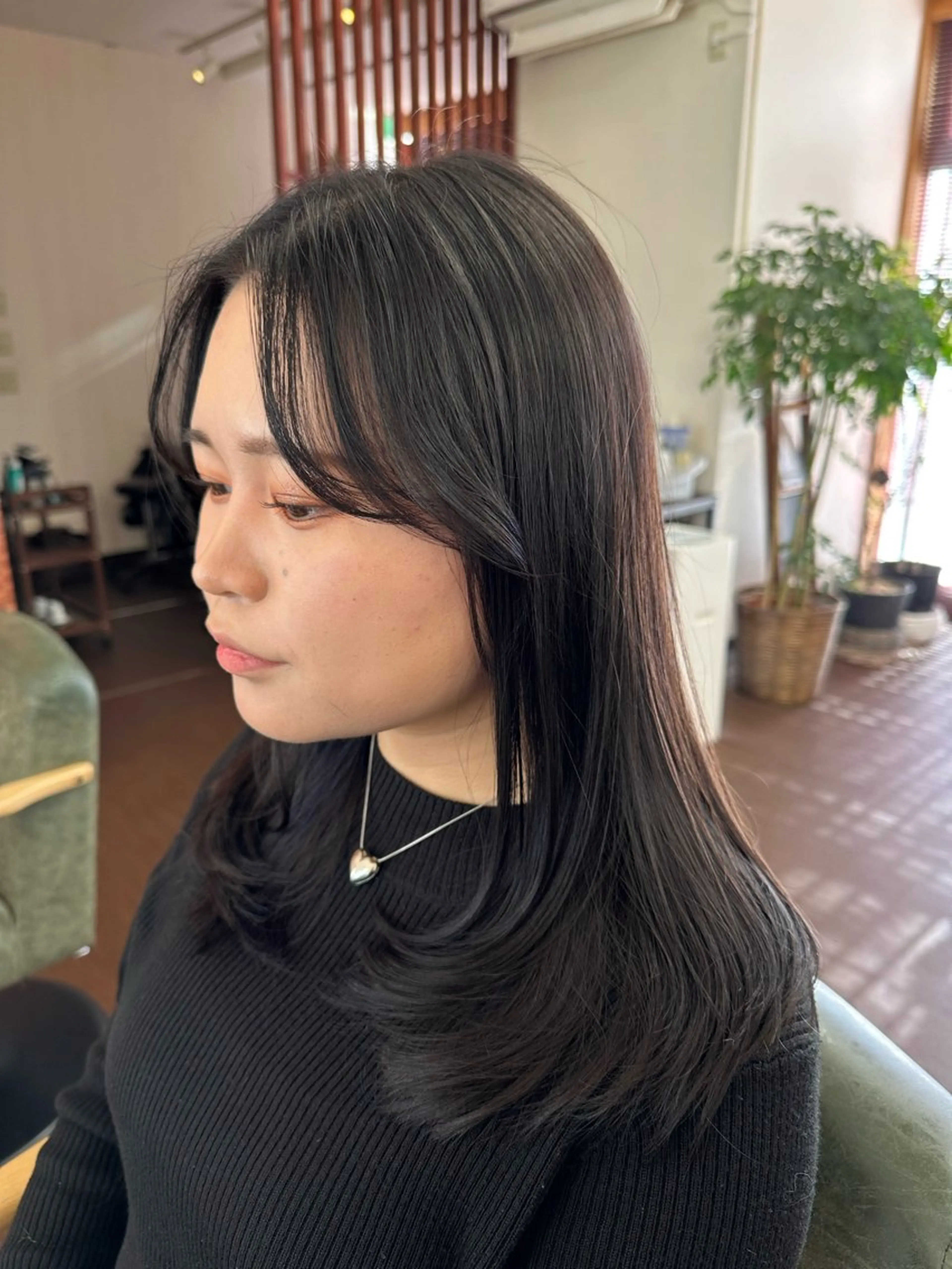 セミロング カラー 黒髪 ブルーカラー ブルーブラック カット ヘアカラー インナーカラー指名 No.1菊池柊真のヘアスタイル