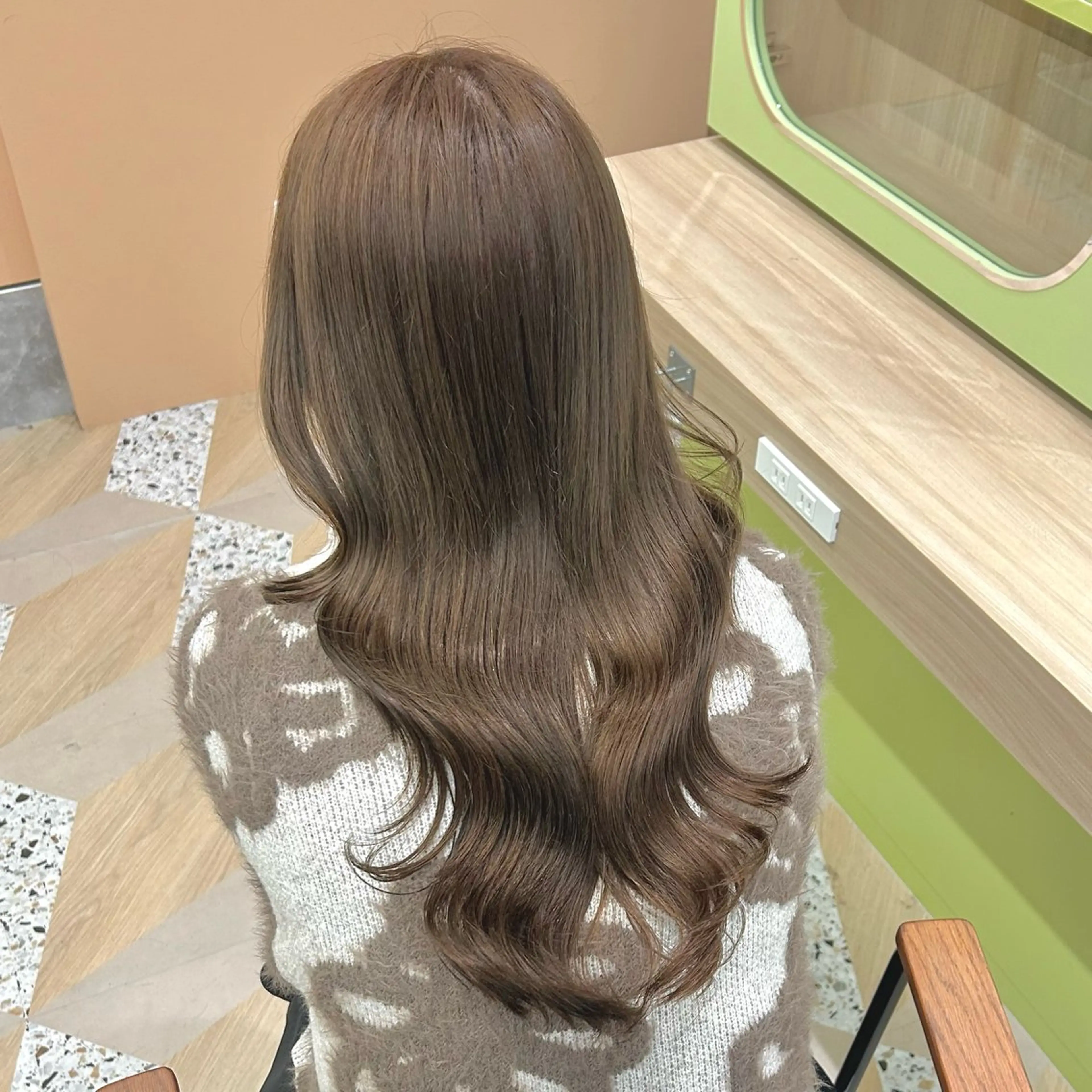 ロング カラー ベージュカラー ブリーチ ブラウンカラー ショコラベージュ 透明感カラー カット ヘアカラー トリートメント ブリーチなしベージュ /ヘアセット/ミユのヘアスタイル