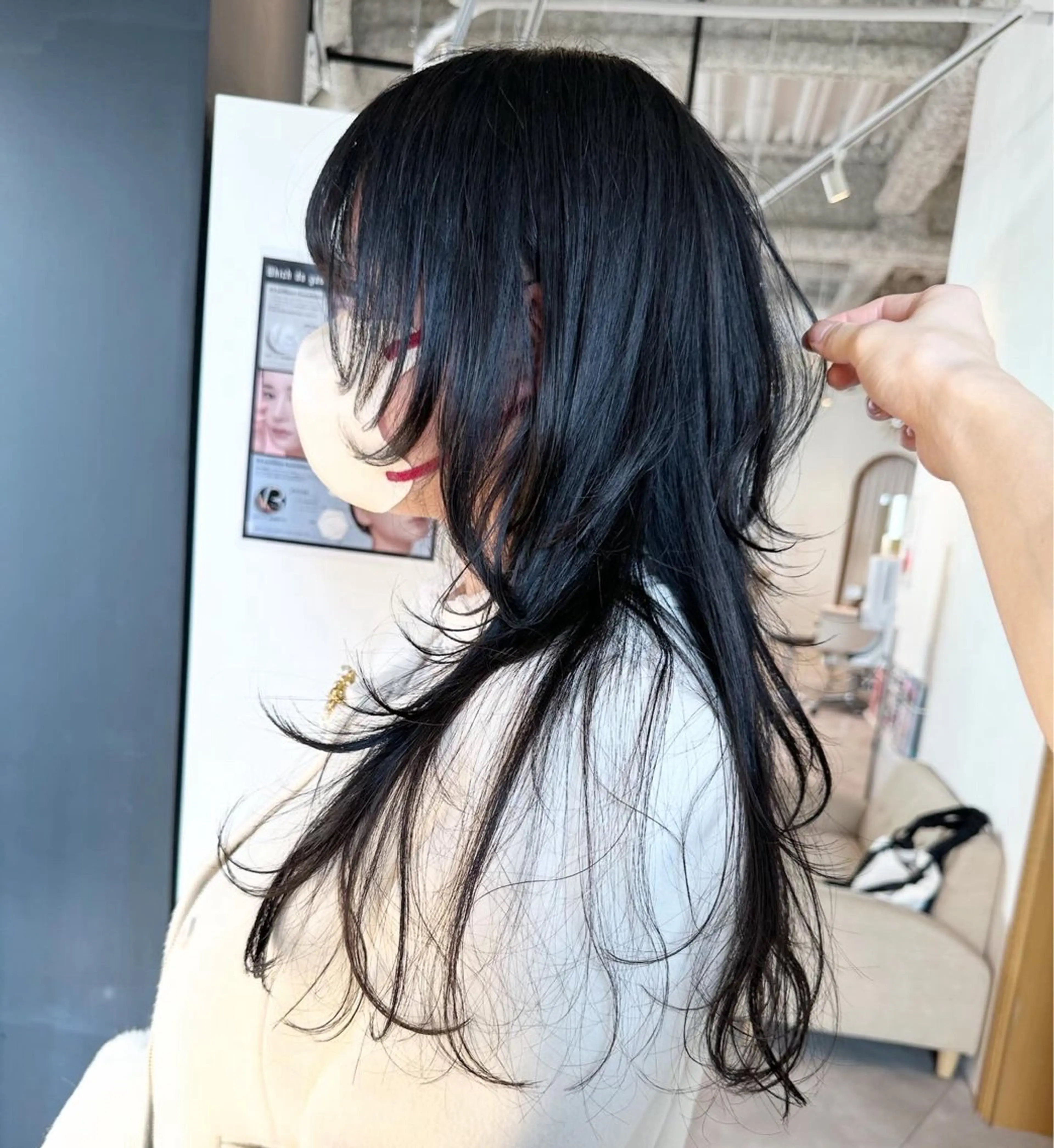 セミロング カラー デザインカラー ハイトーンカラー ボブ くびれヘア 顔まわりレイヤー カット ヘアカラー トリートメント 大阪ウルフカット ハッシュカットのヘアスタイル