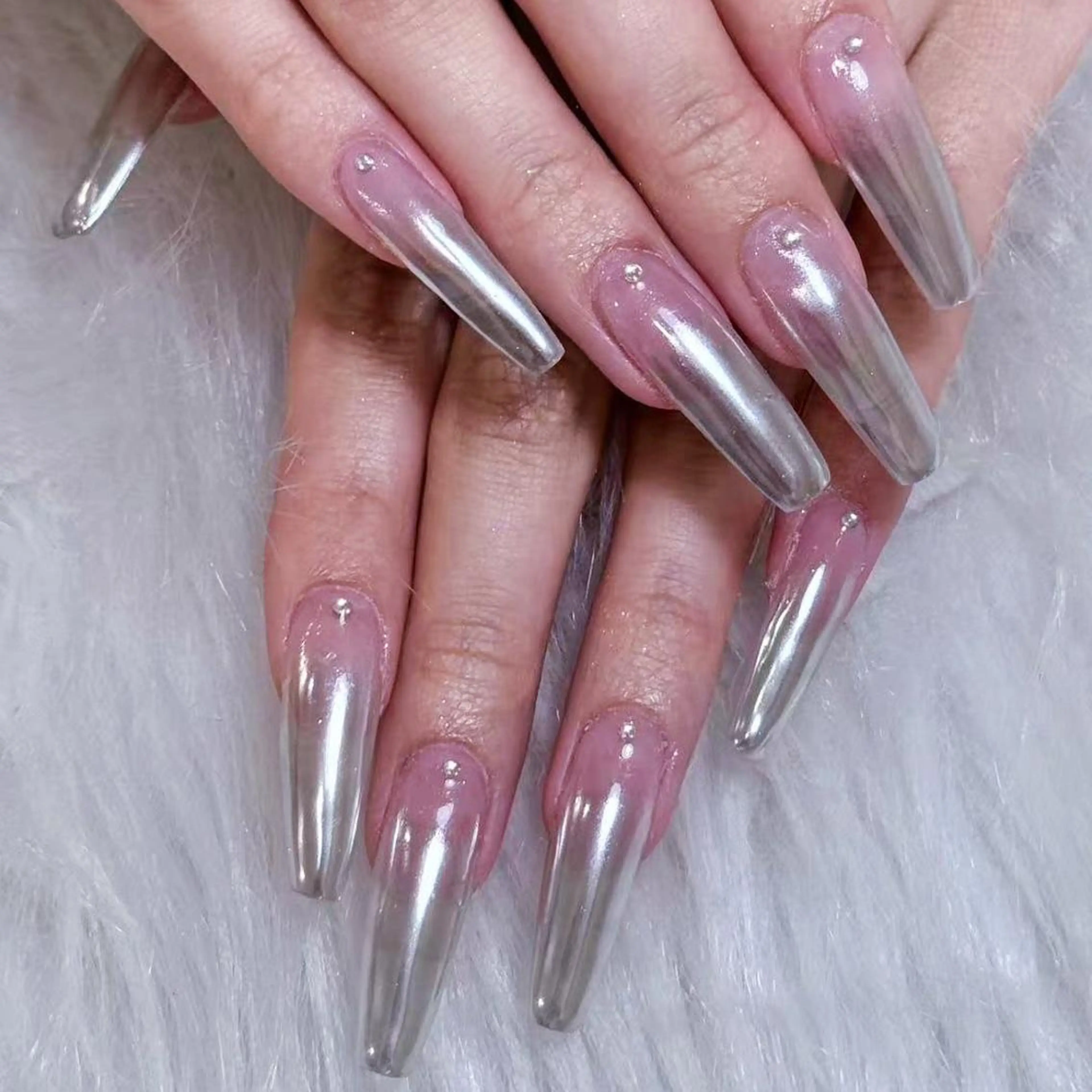 ネイル アートネイル オーロラネイル ガーリー キラキラネイル 韓国ネイル ハンドネイル DIANMOND NAIL🌸のネイルデザイン