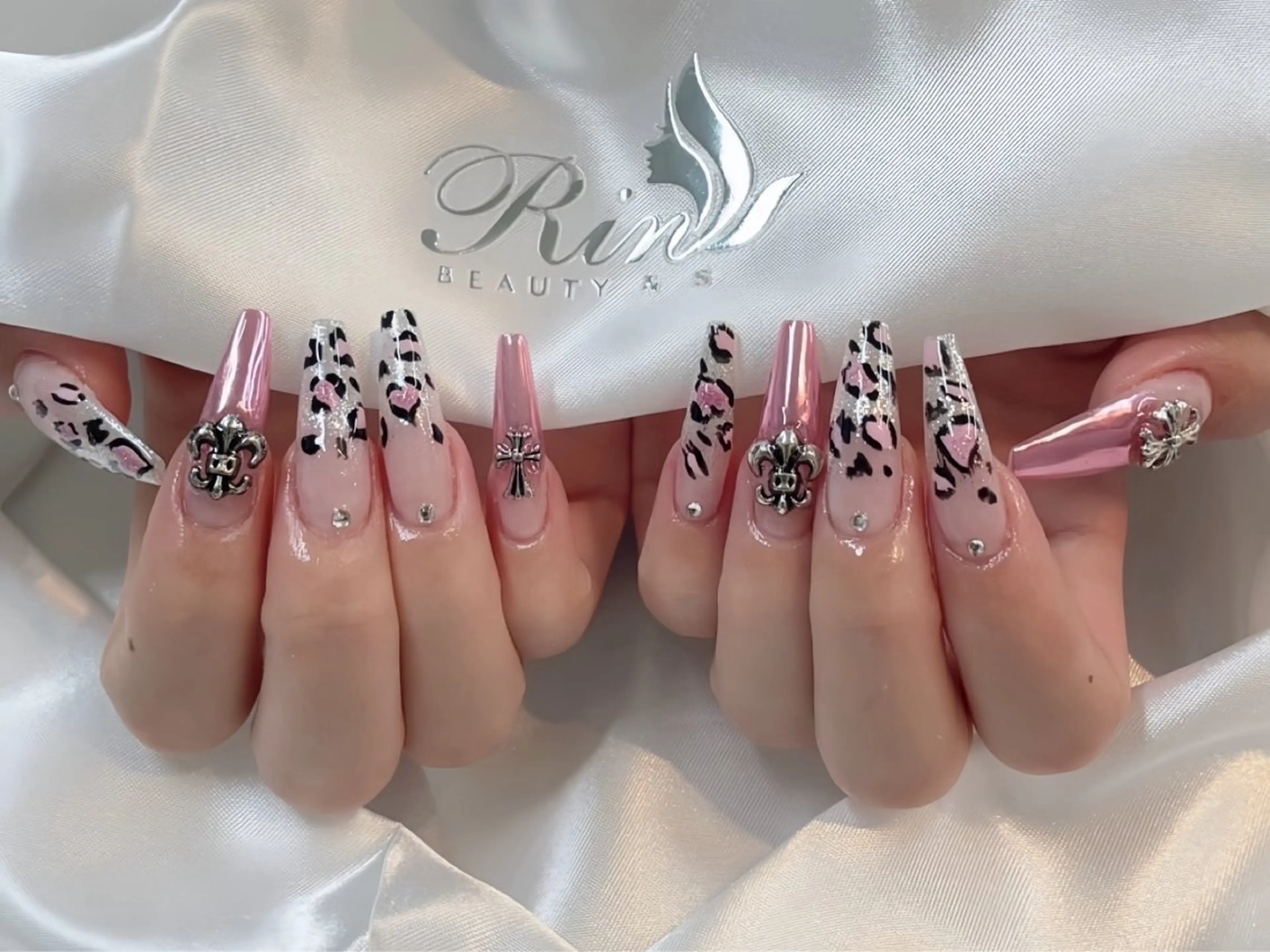 ネイル チークネイル フレンチネイル ラメ(グリッター) マグネットネイル リボン ハンドネイル Rin Nail 新大久保店のネイルデザイン