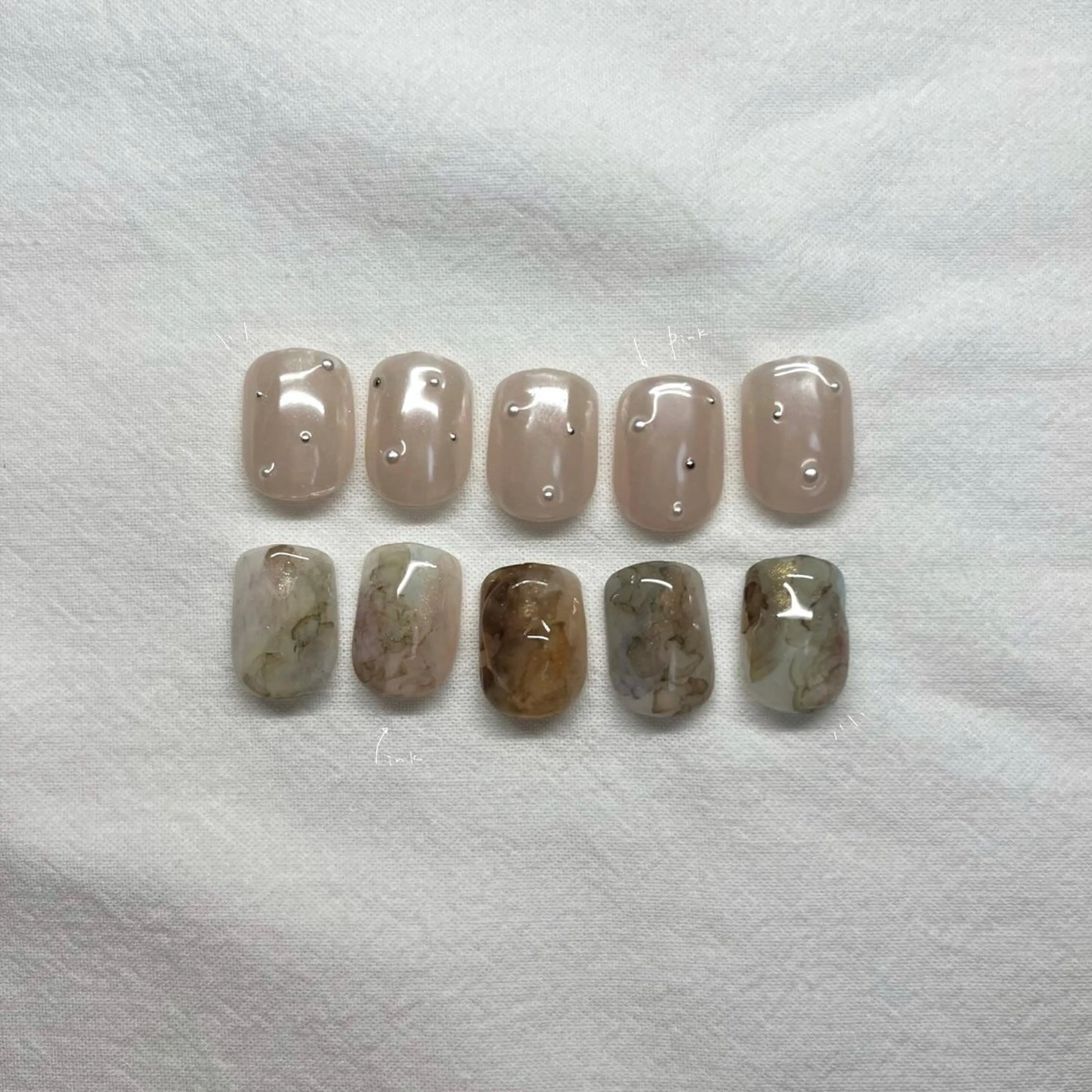 ネイル オーロラネイル 氷ネイル・うるうるネイル ニュアンスネイル ネイルチップ 冬ネイル ハンドネイル &. momoのネイルデザイン