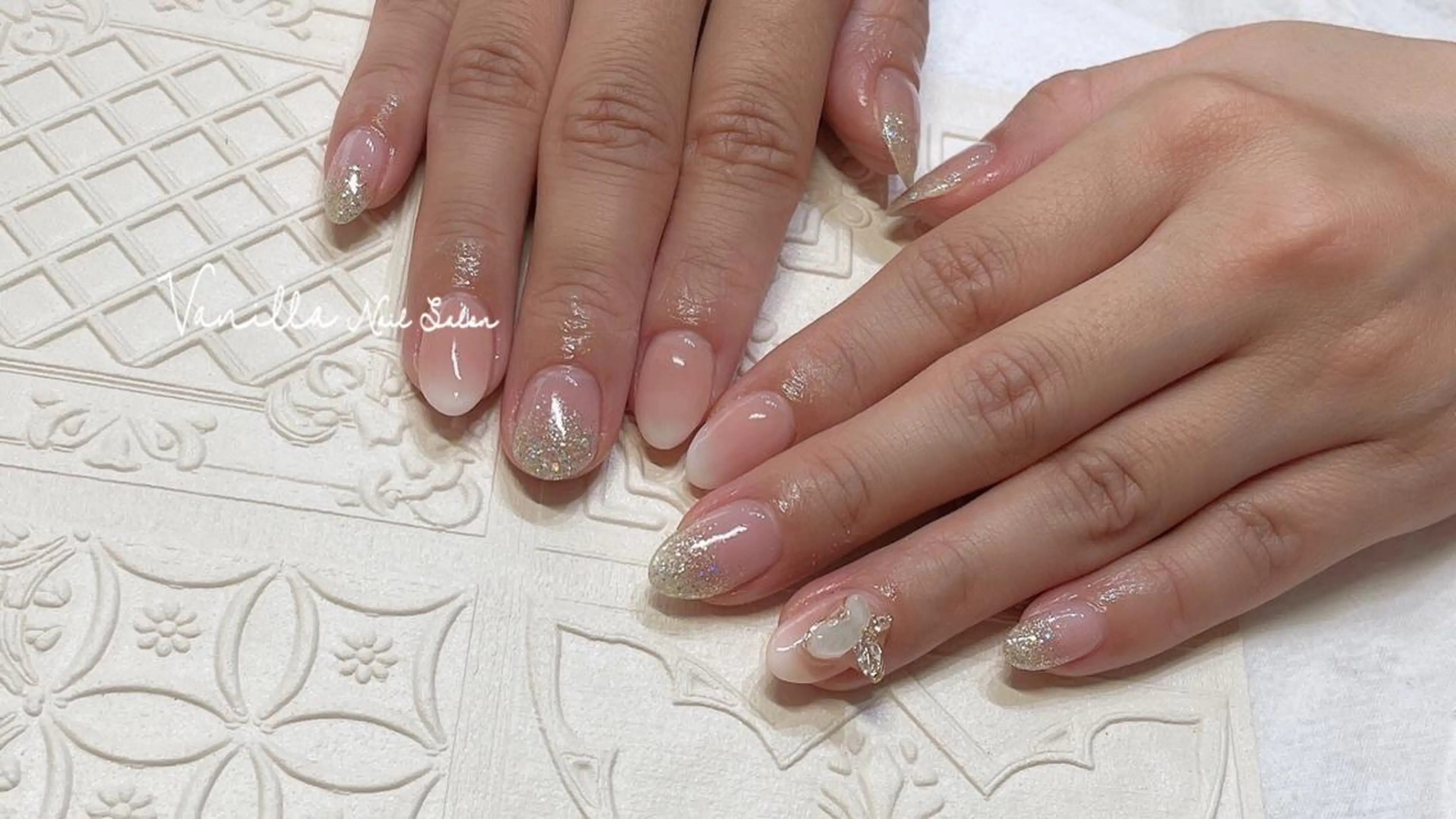 ネイル ストーンネイル Vanilla ネイルサロン　西川口のネイルデザイン