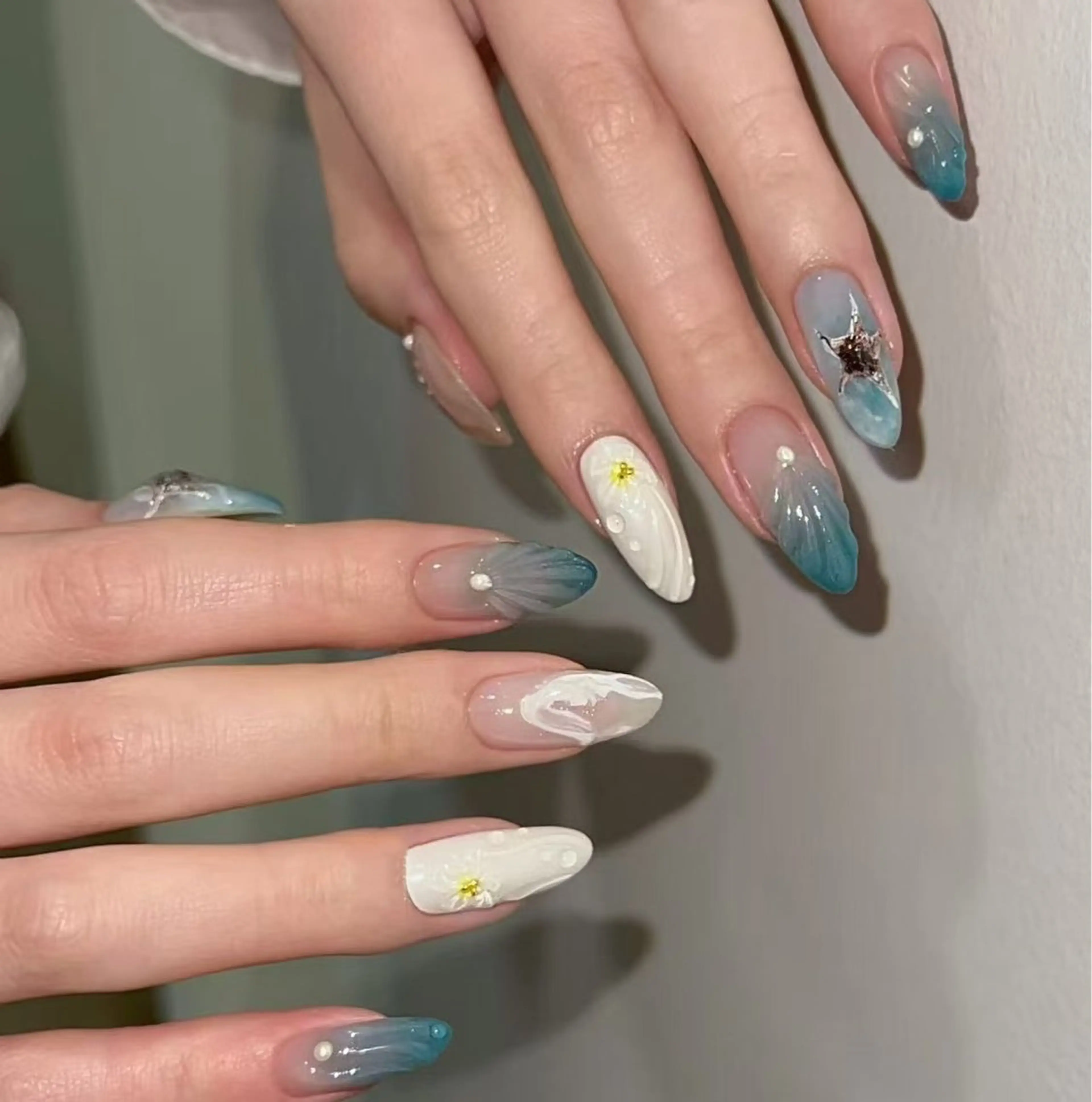 ネイル オーロラネイル フラワーネイル フットネイル フレンチネイル ジェルネイル ハンドネイル BabyYouMi ねねのネイルデザイン